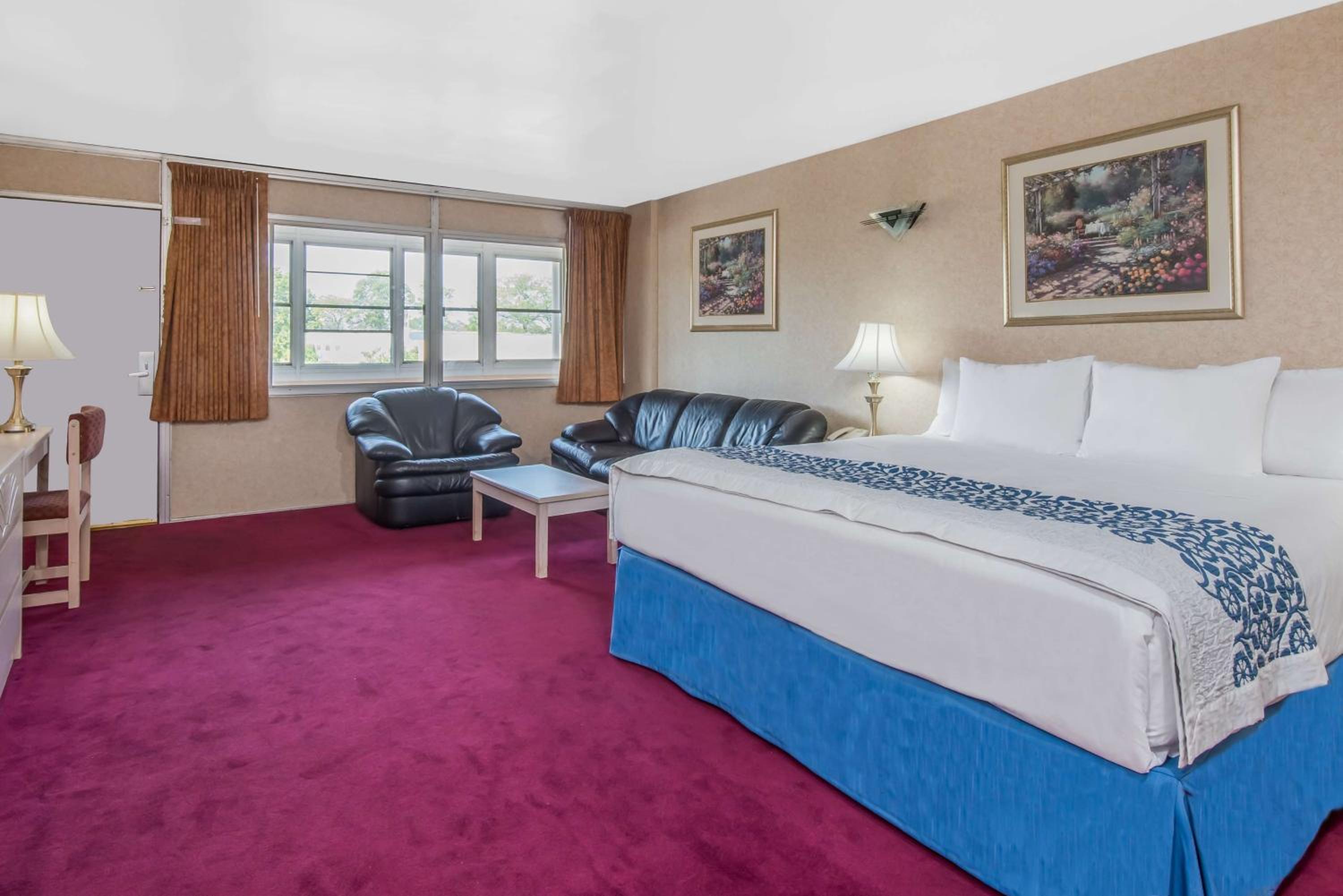 King Room - Non-Smoking photo 3