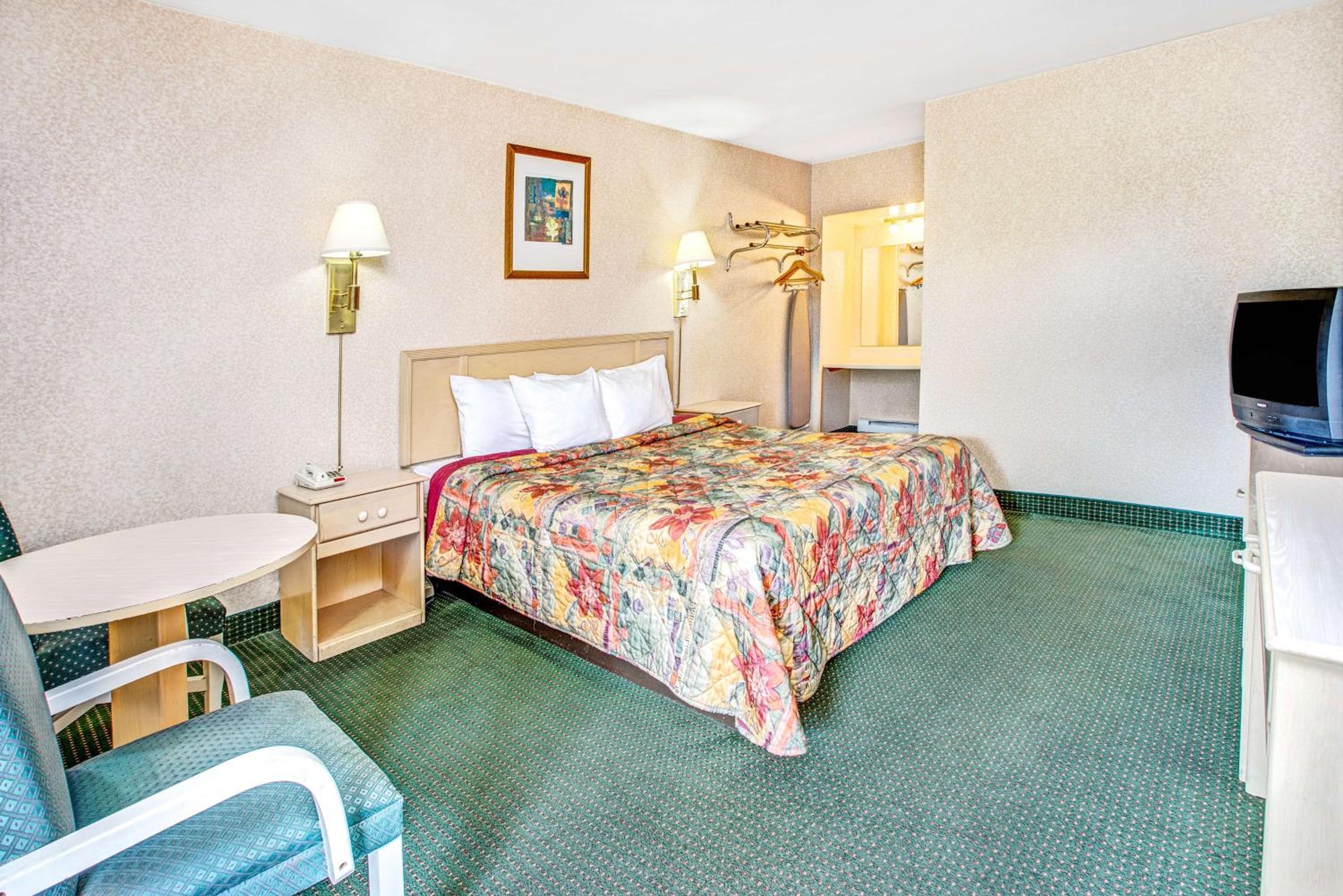 King Room - Non-Smoking
