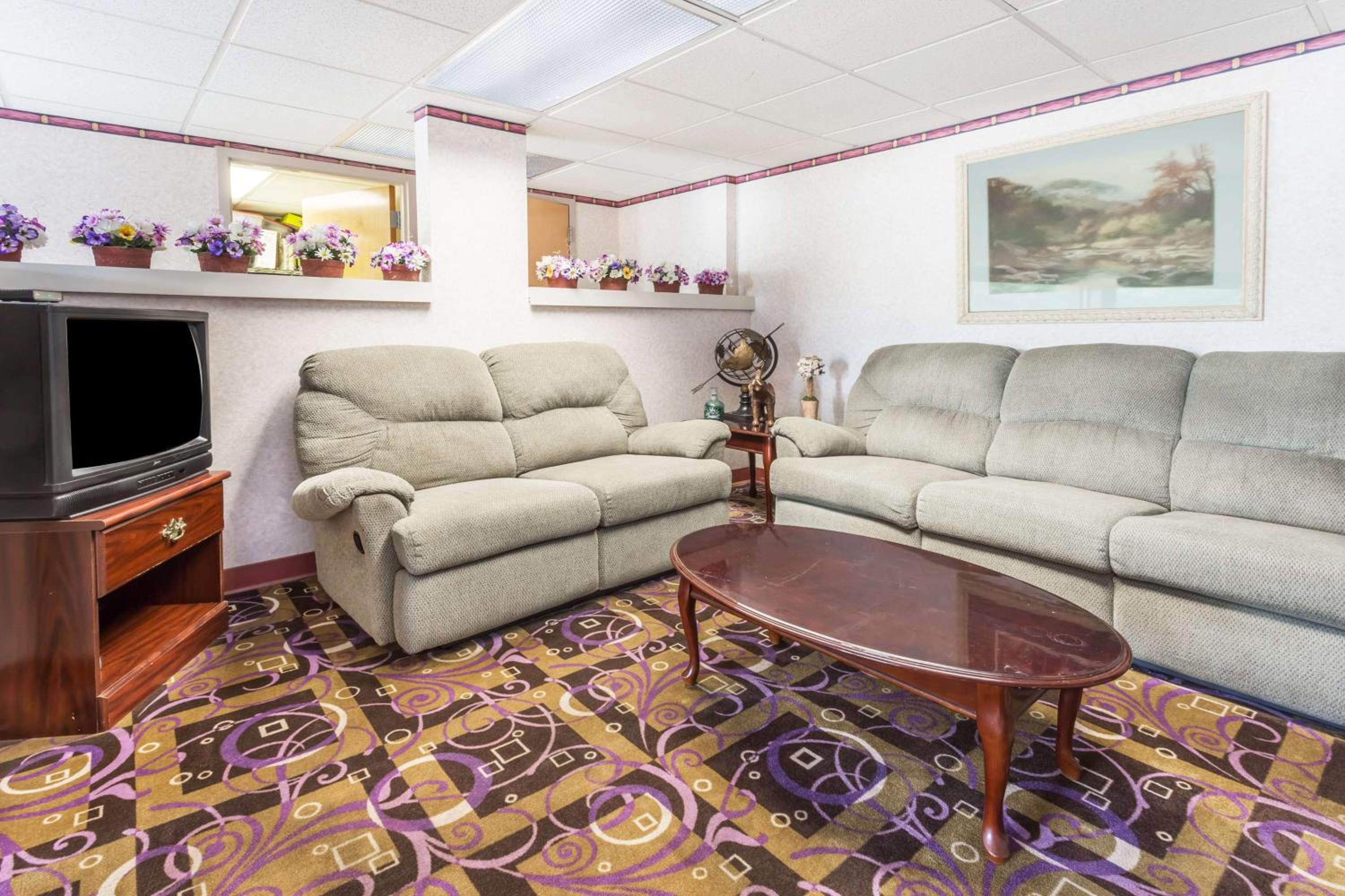 Deluxe Double Room with Two Double Beds - Non-Smoking - Photo 8