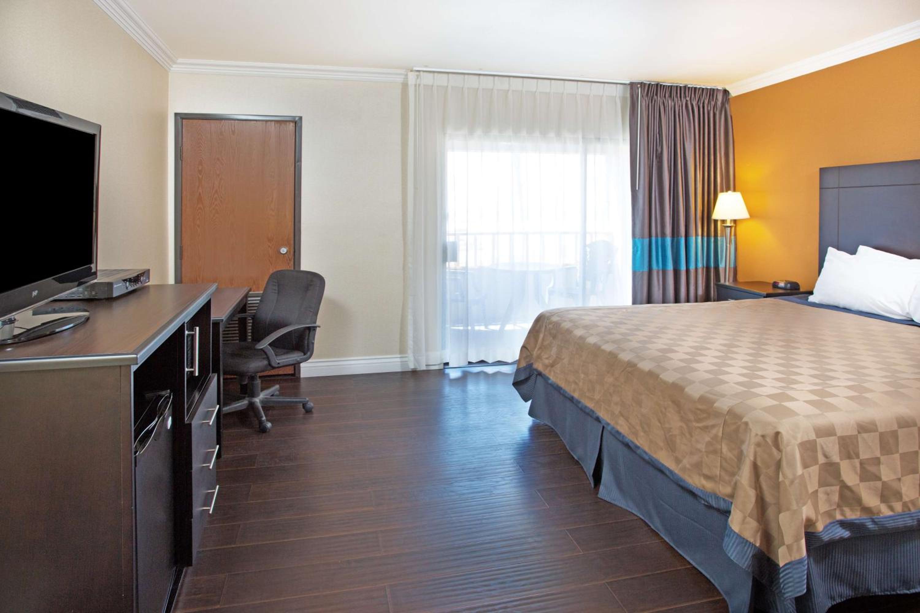 King Room - Non-Smoking photo 1