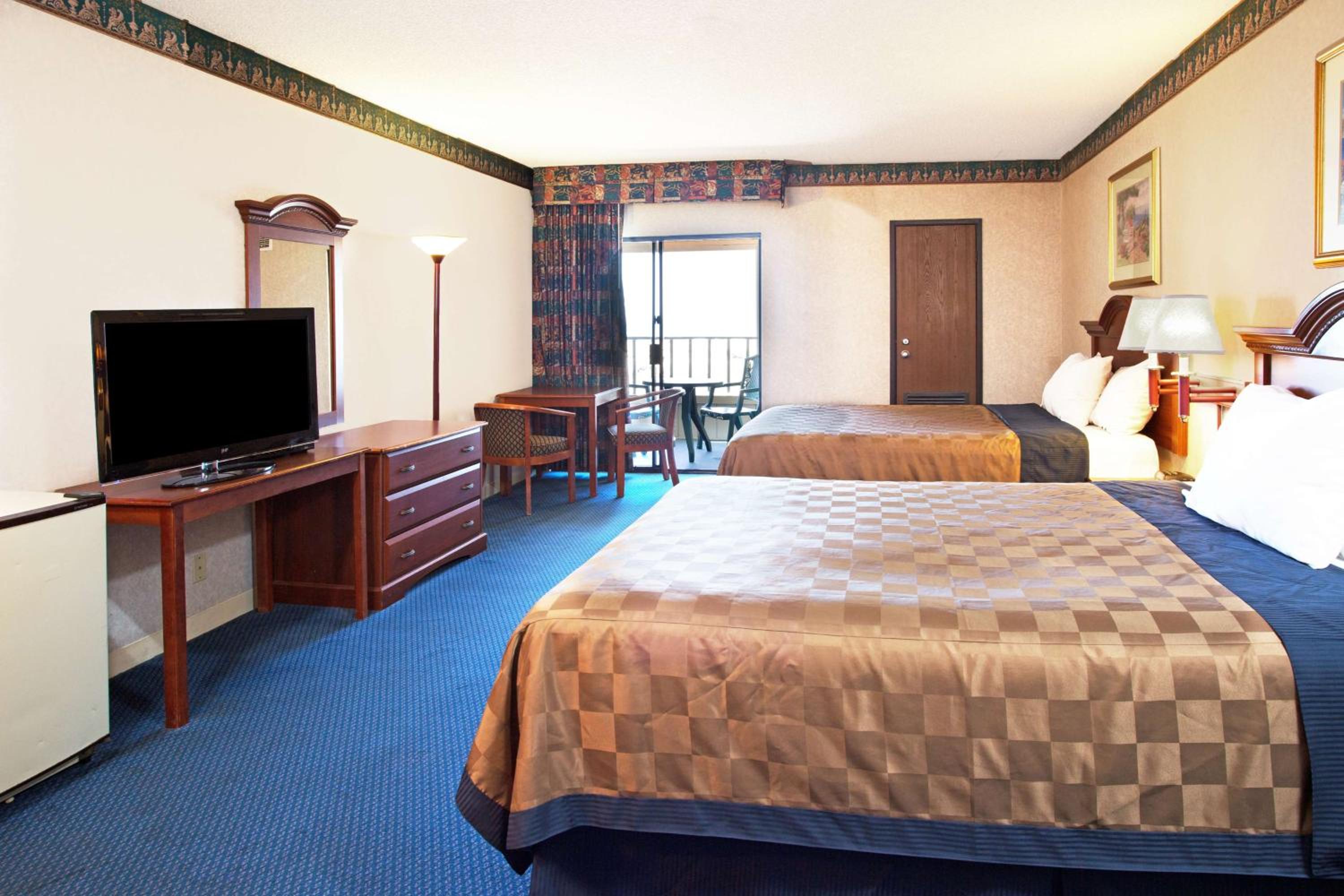 Queen Room with Two Queen Beds - Disability Access/Non-Smoking photo 2