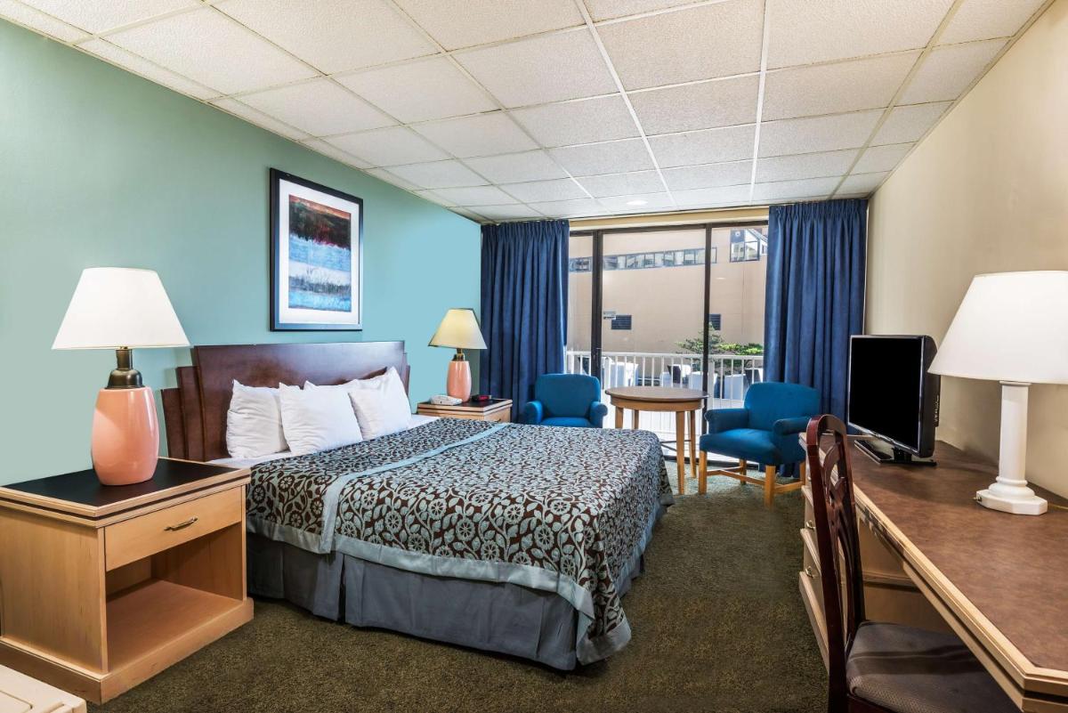 King Room with Balcony and Side View photo 1
