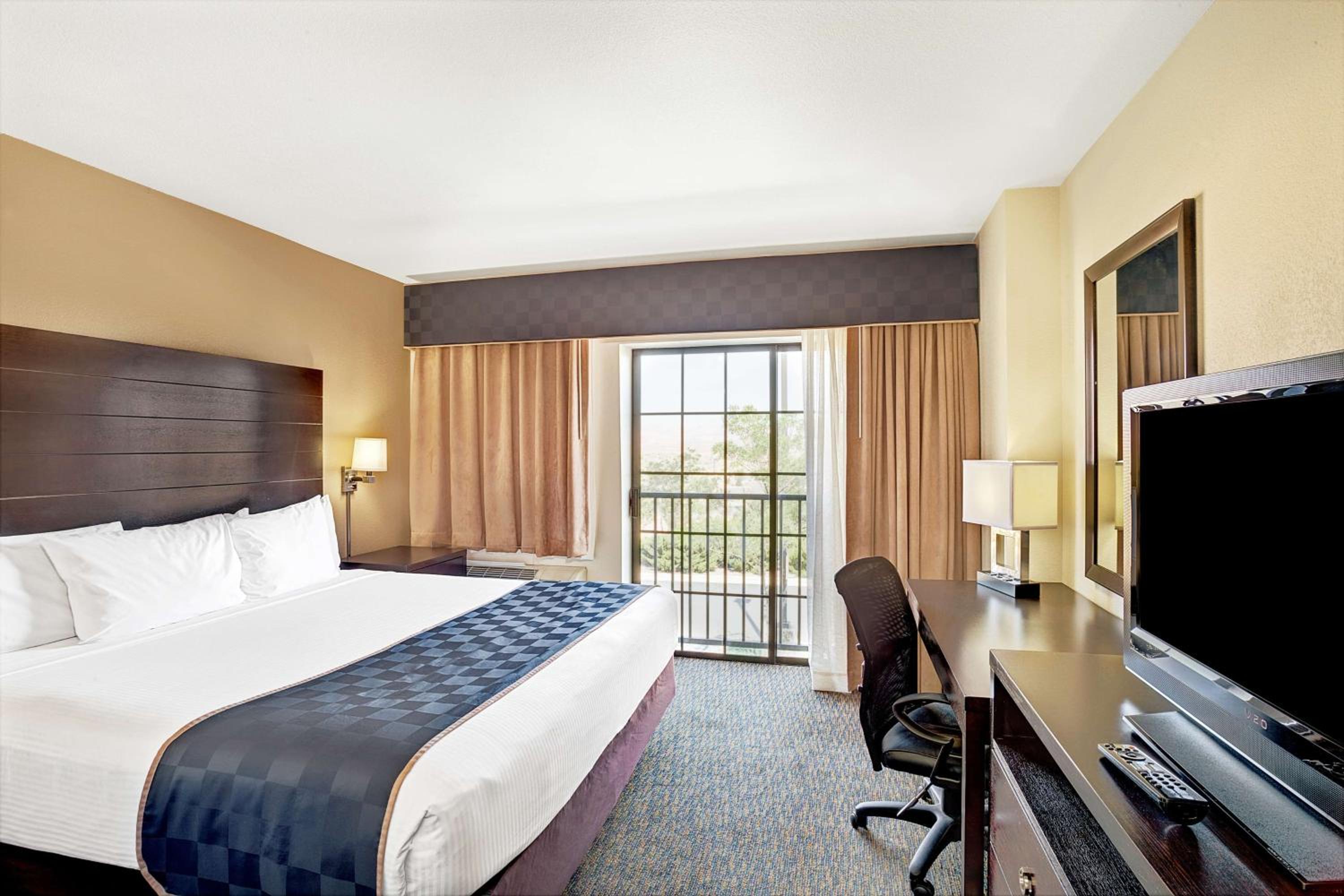 1 King Bed, Accessible Room, Non-Smoking - Photo 3