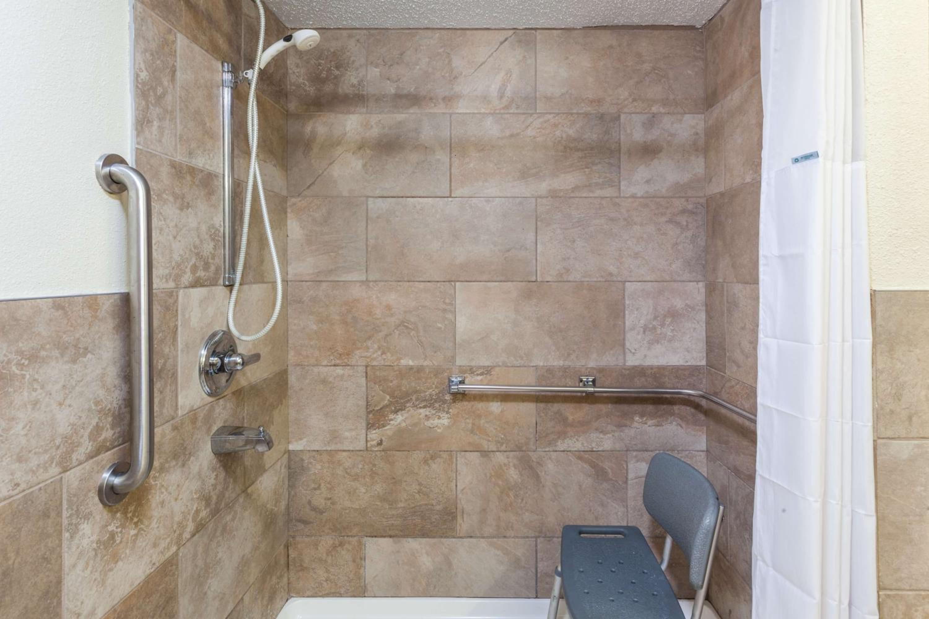 King Room - Disability Access/Non-Smoking - Photo 4