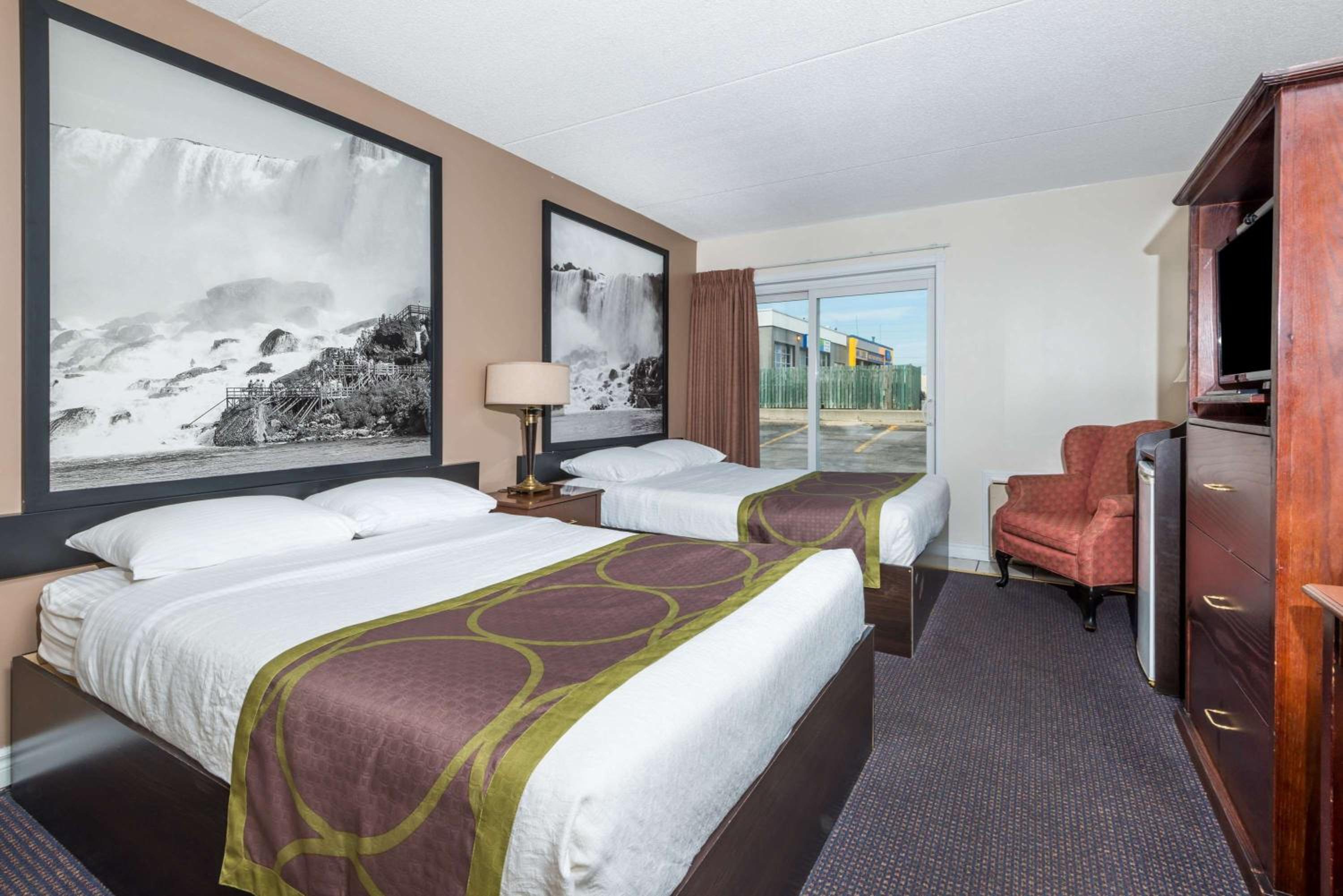 Double Room with Two Double Beds - Non-Smoking - Photo 2
