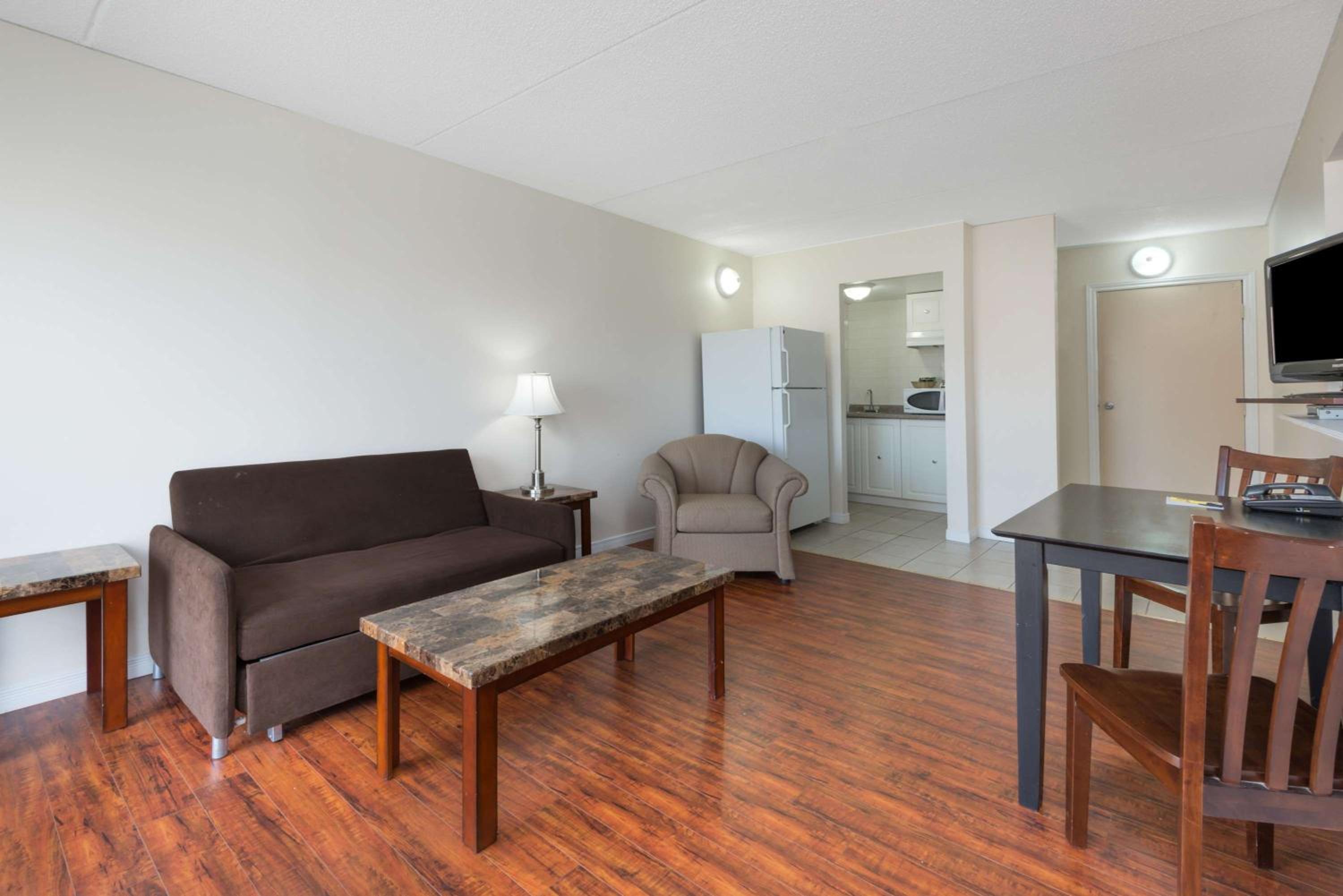 Studio Suite with Two Queen Beds - Non-Smoking - Photo 4