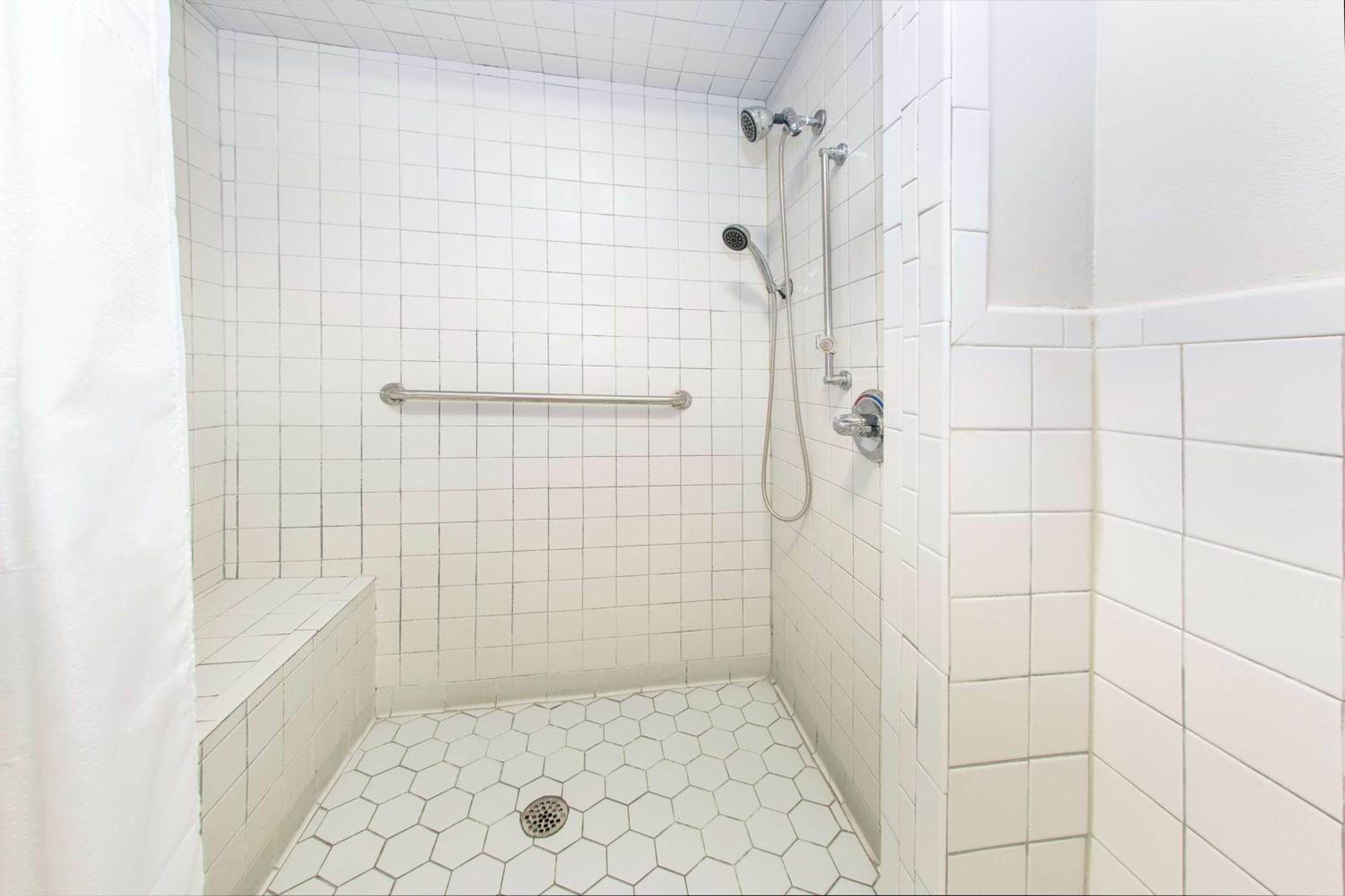 King Room - Disability Access/Non-Smoking - Photo 2