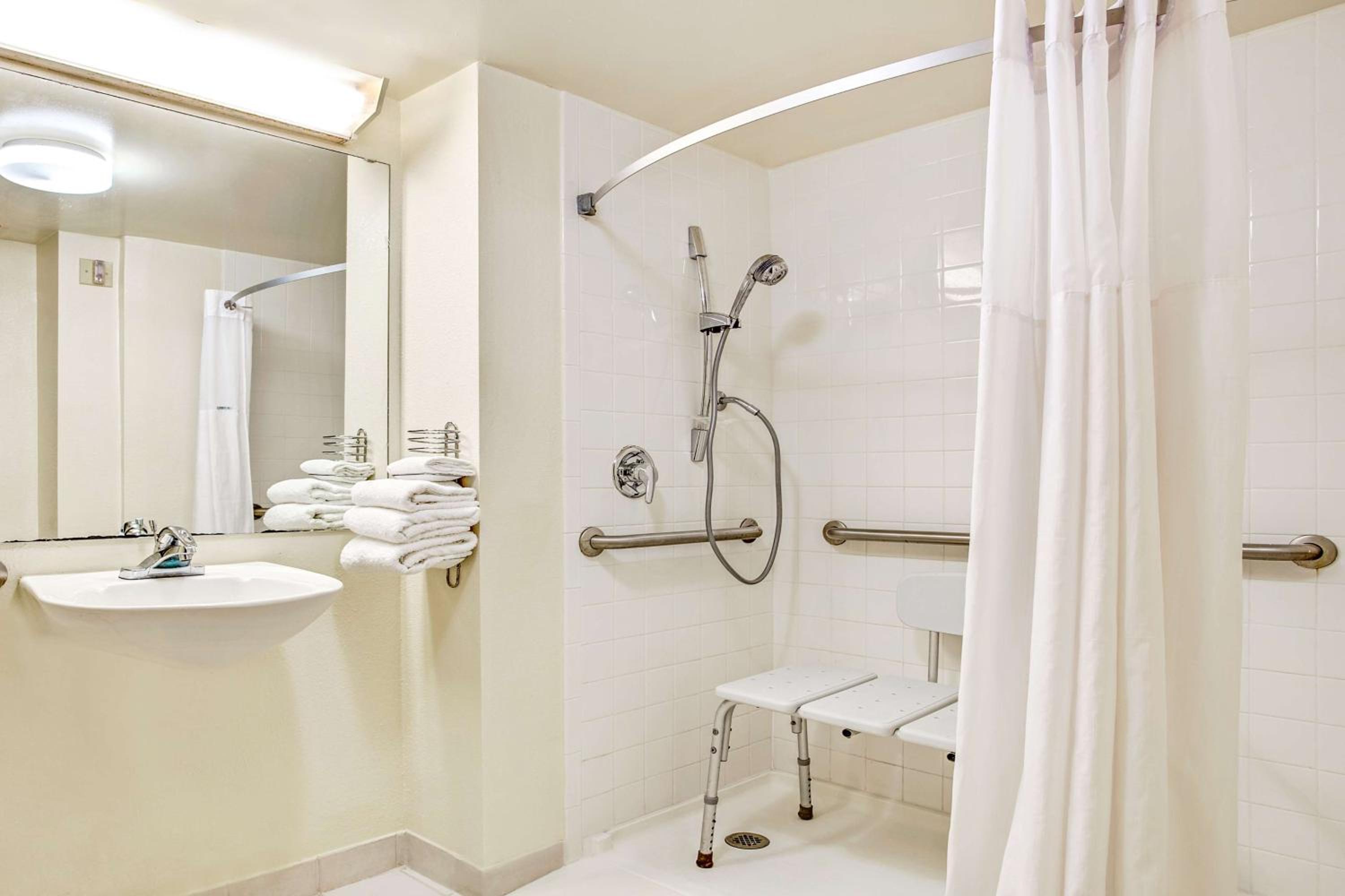 Deluxe Double Room - Mobility Access/Non-Smoking photo 3