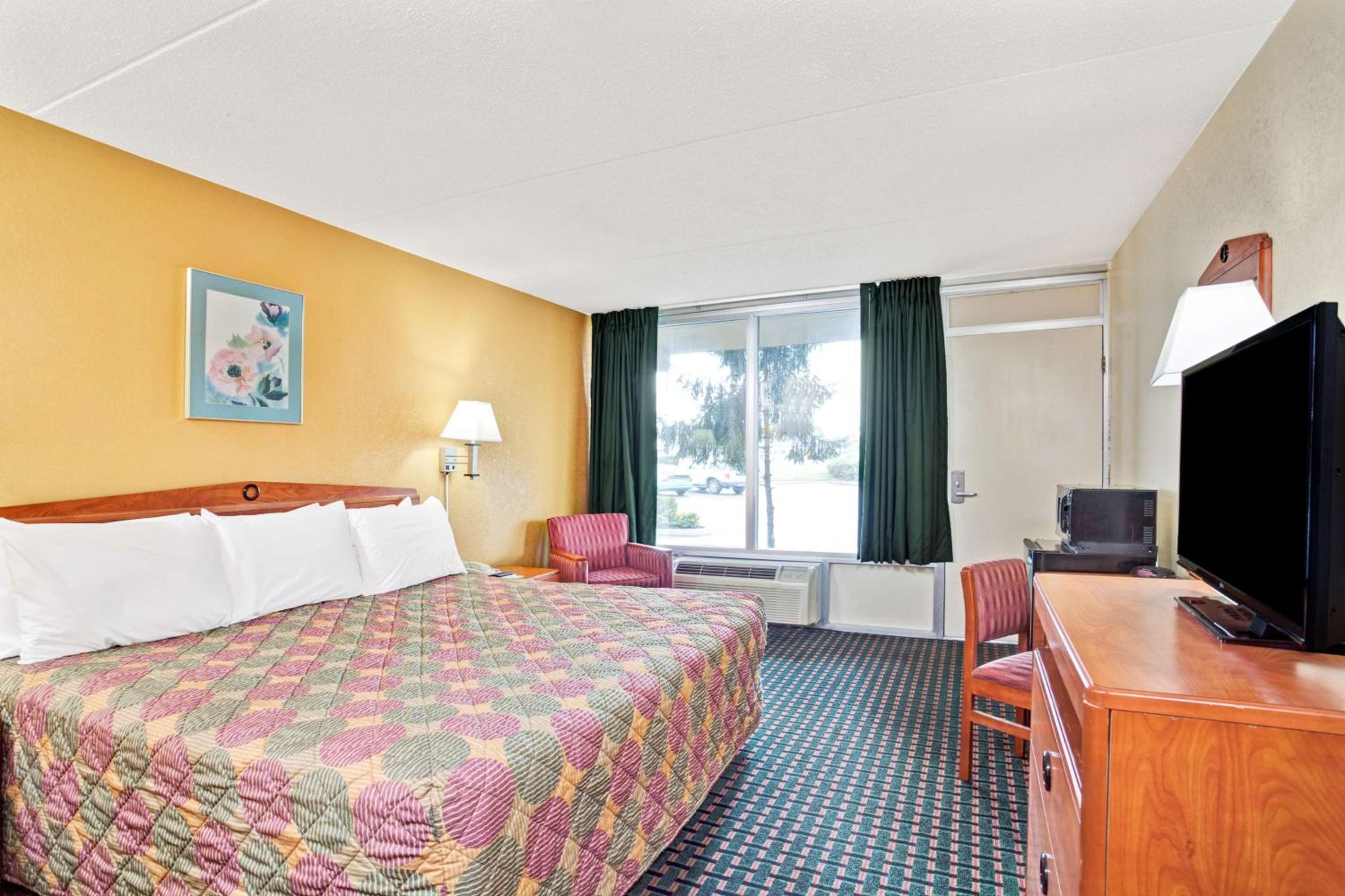 King Room- Non-Smoking - Photo 3