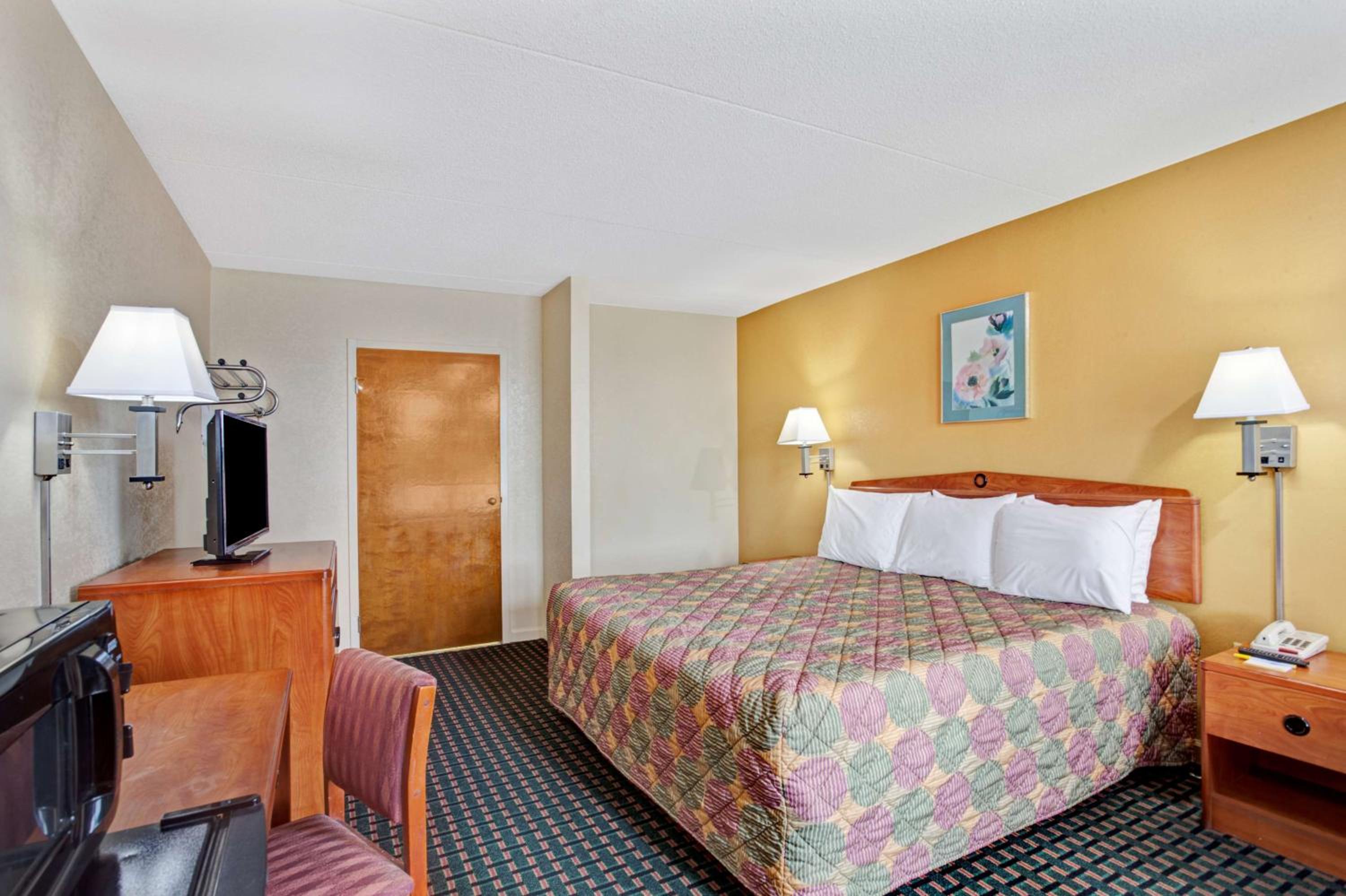 King Room- Non-Smoking - Photo 1