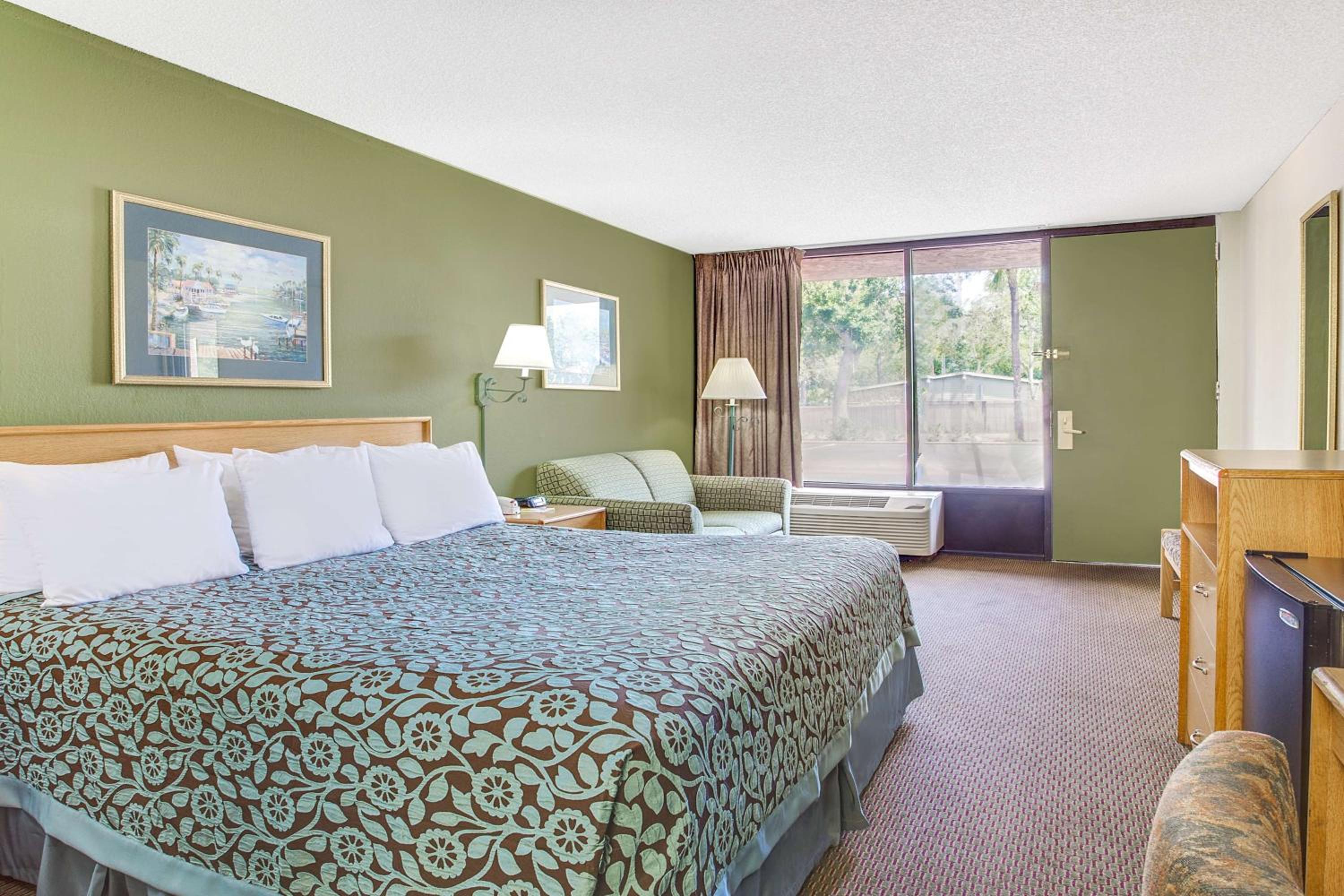 King Room - Mobility Access/Non-Smoking