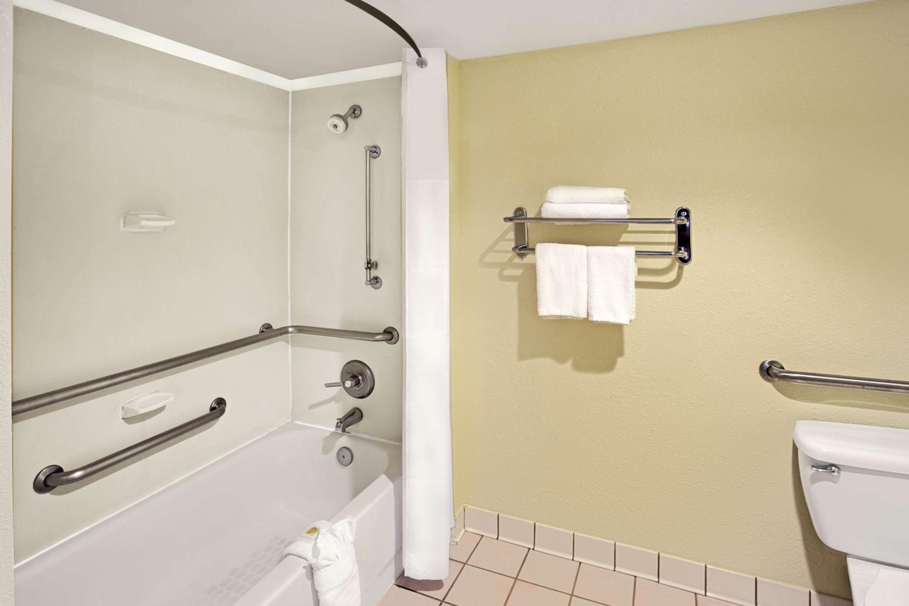 King Room - Disability Access/Smoking - Photo 3