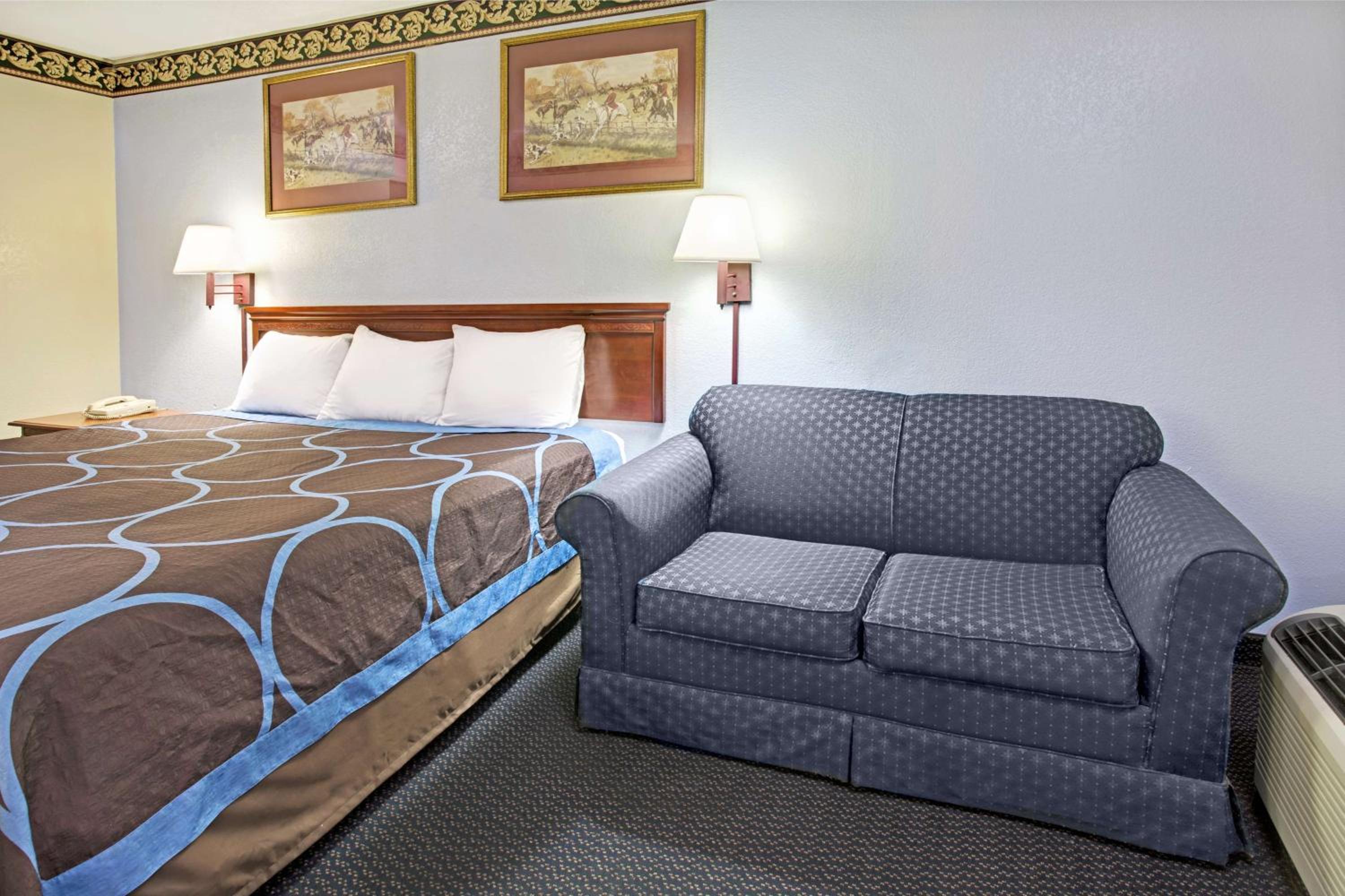 King Room - Non-Smoking - Photo 5