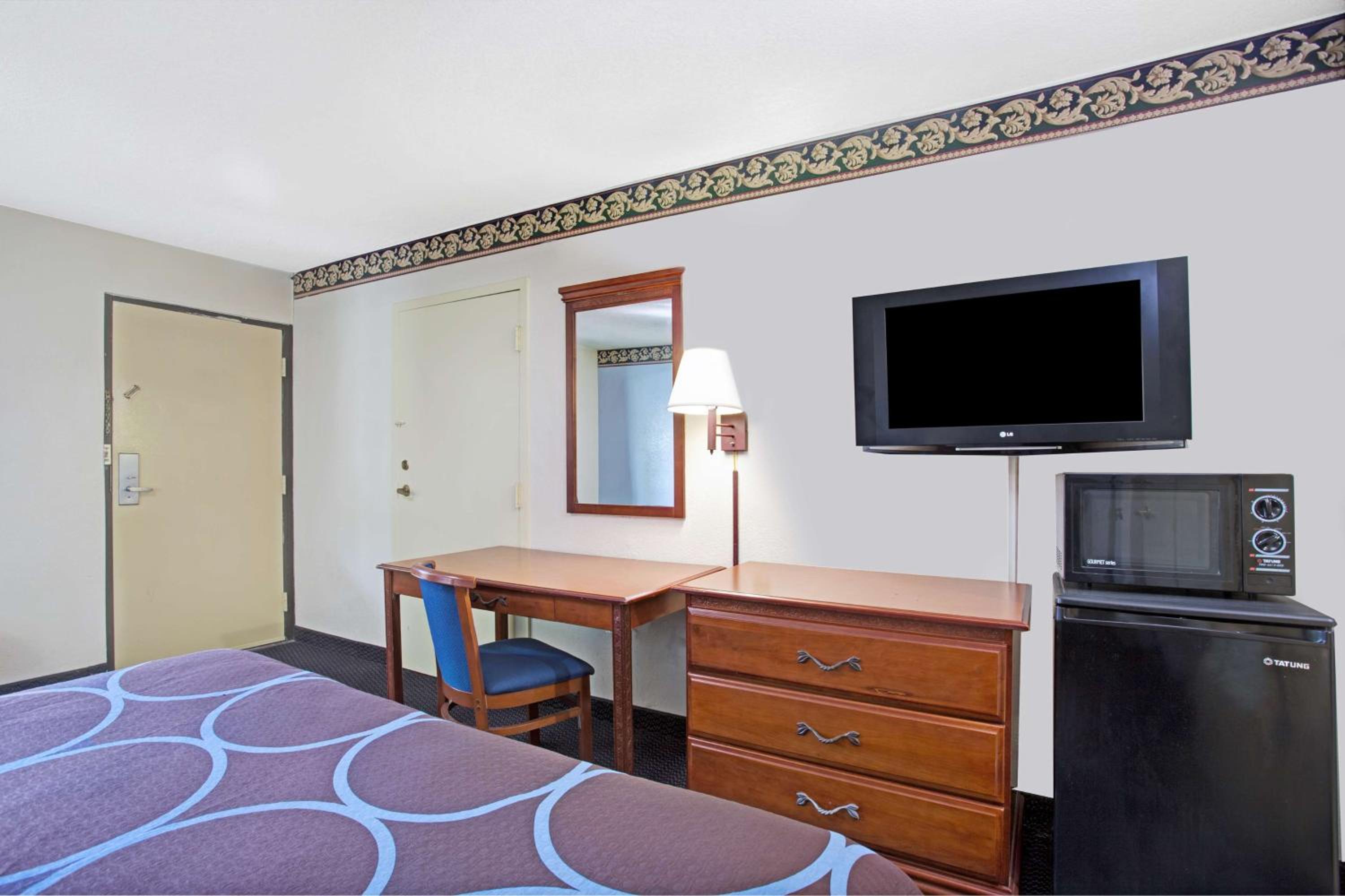 King Room - Non-Smoking - Photo 1