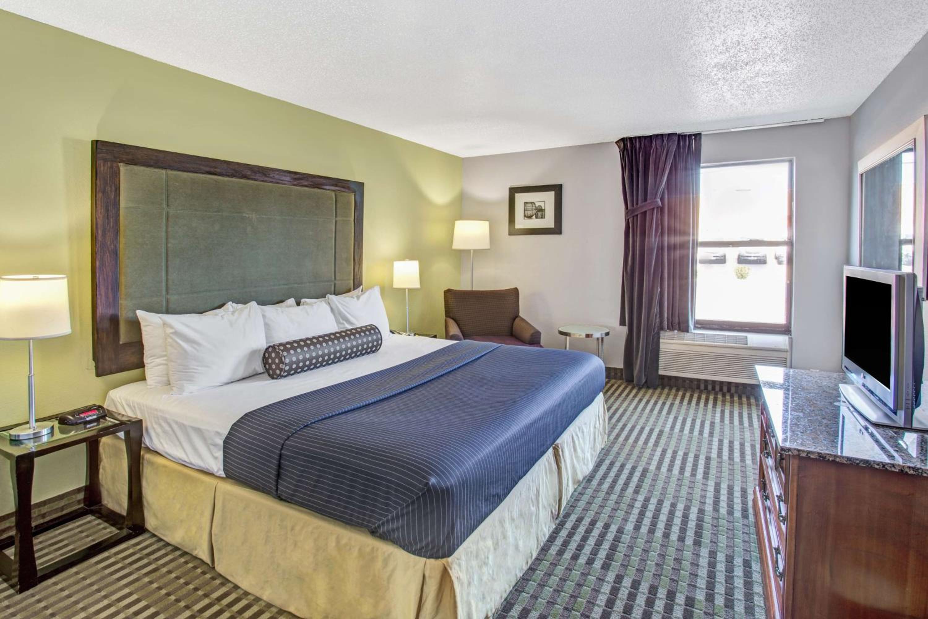 King Room - Disability Access/Non-Smoking - Photo 1