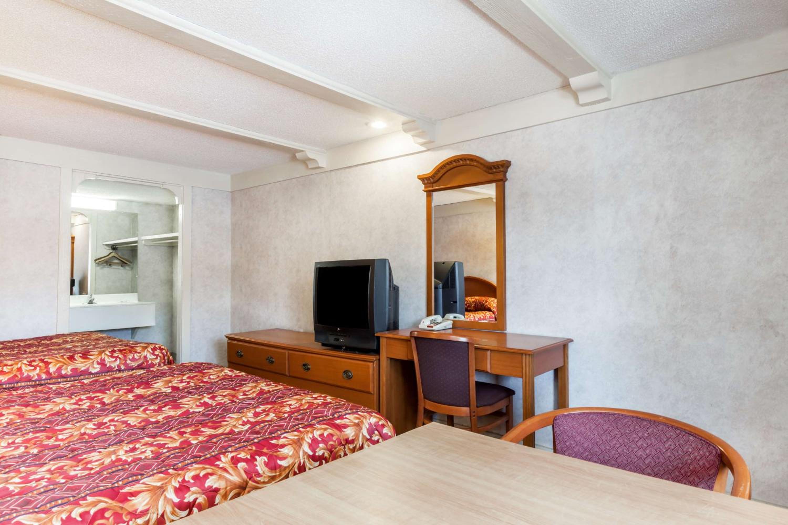 Standard Double Room - Smoking - Photo 3