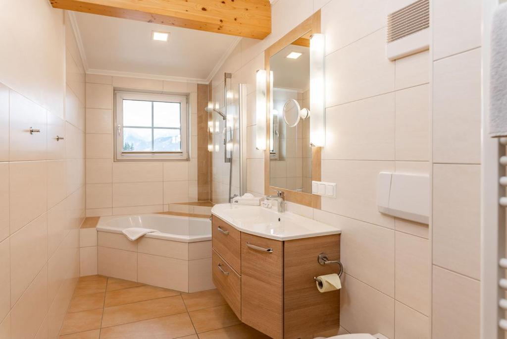 Three-Bedroom Apartment with Mountain View photo 1
