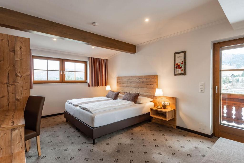Three-Bedroom Apartment with Mountain View photo 2