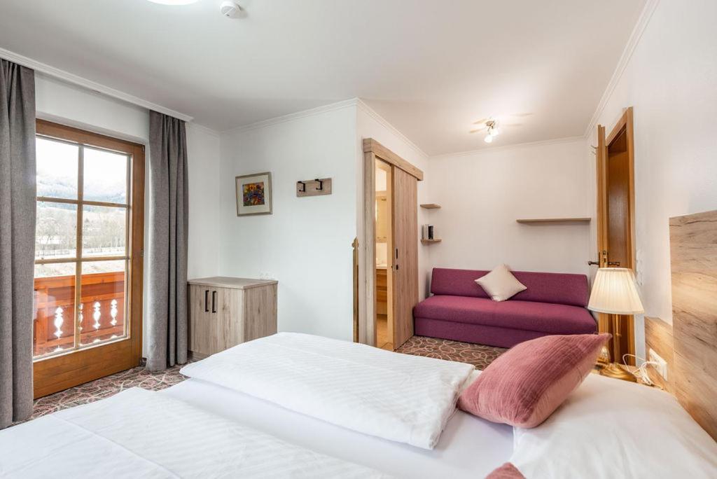 Two-Bedroom Apartment with Mountain View photo 2