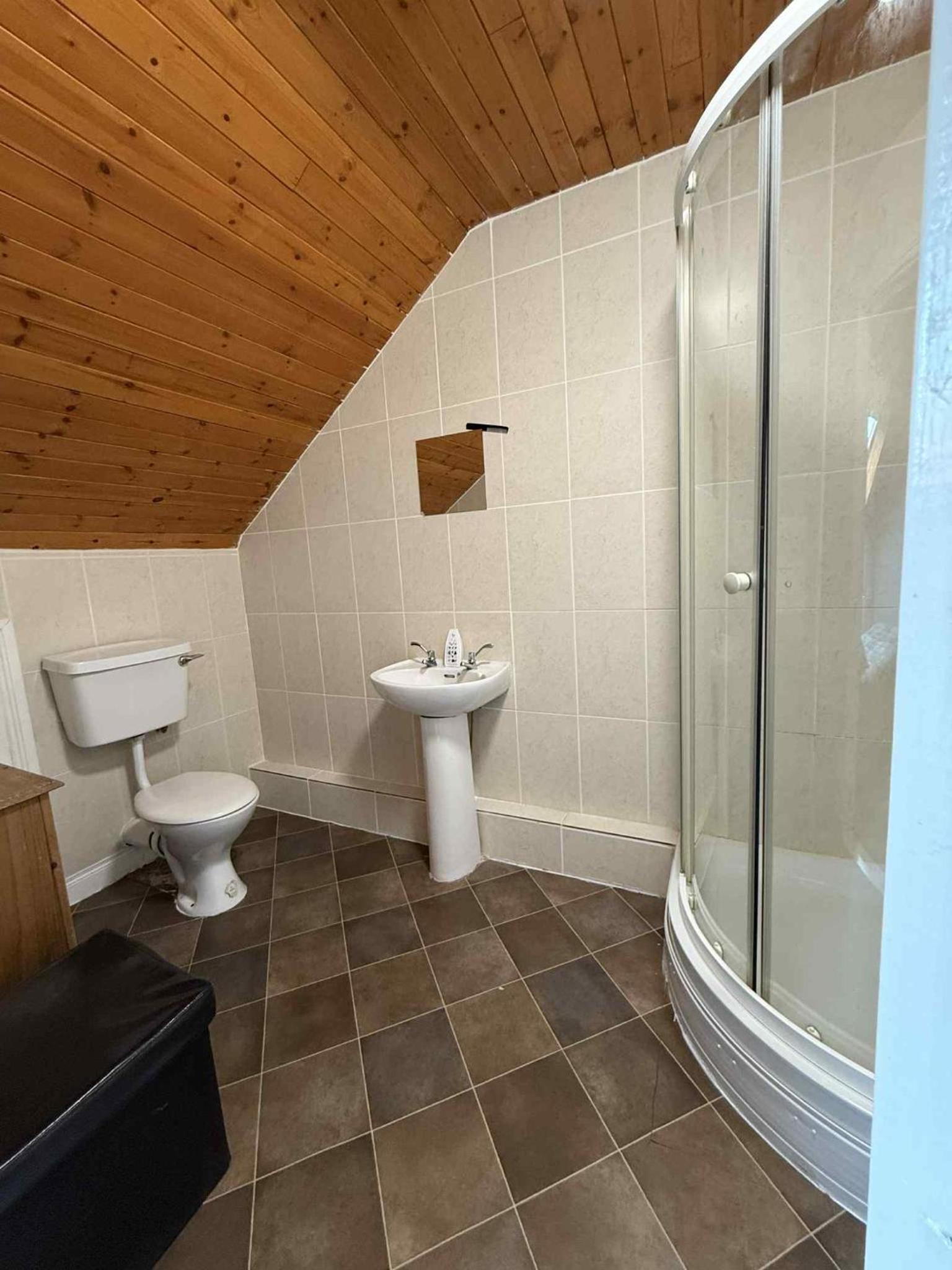 Basic Triple Room with Shared Bathroom photo 1