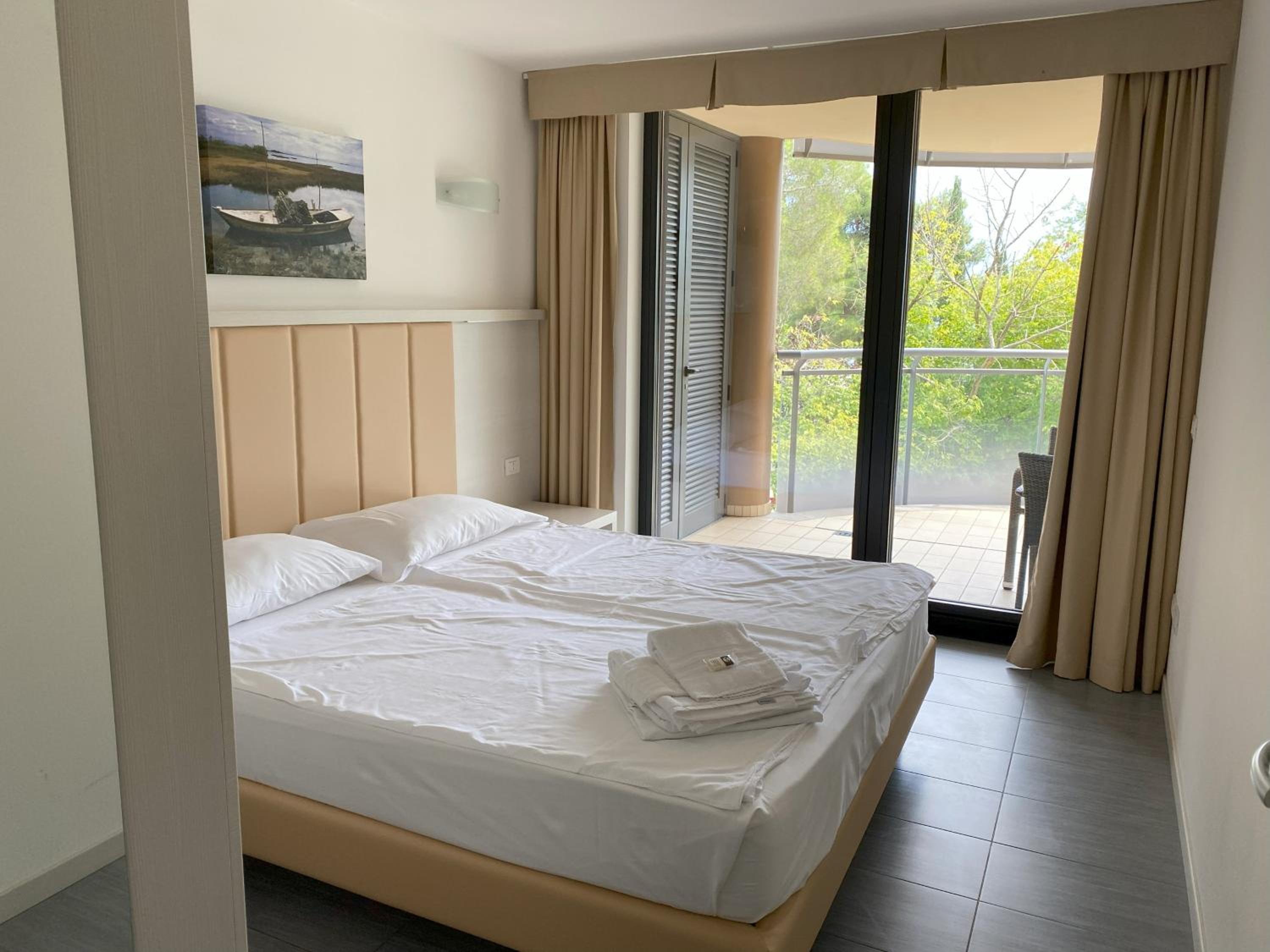One-Bedroom Apartment with Balcony
