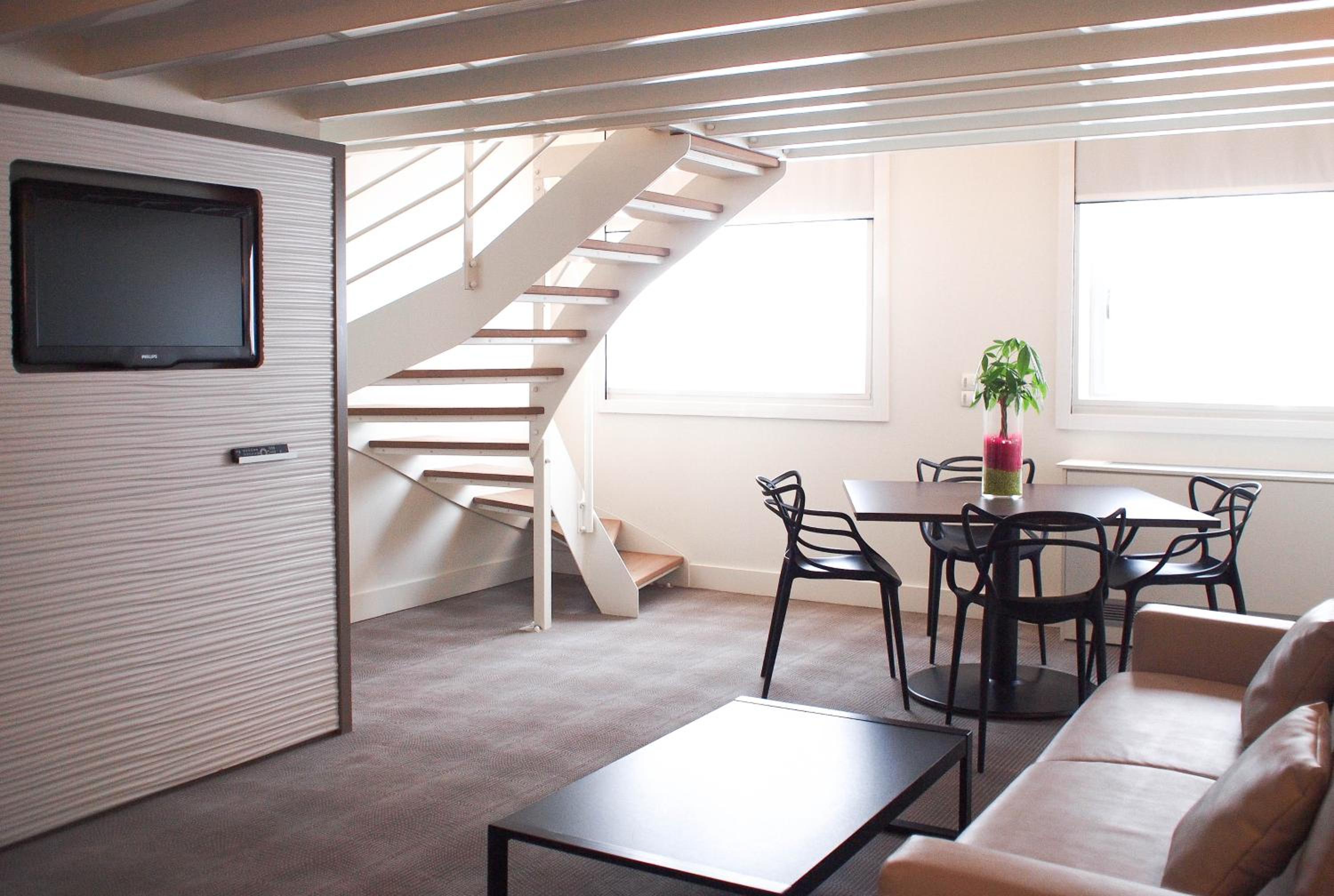 Duplex Suite with One Double Bed and Sofa - Photo 13