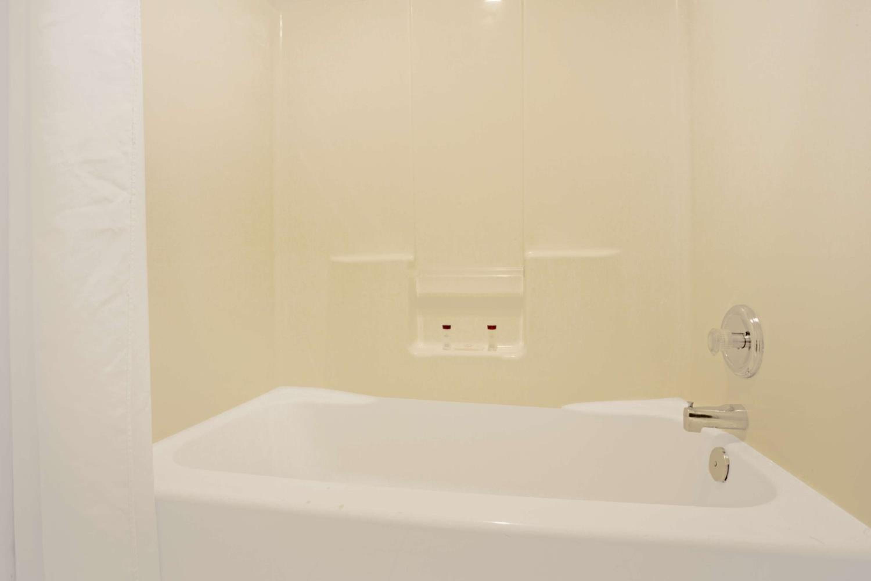 King Room - Non-Smoking - Photo 8