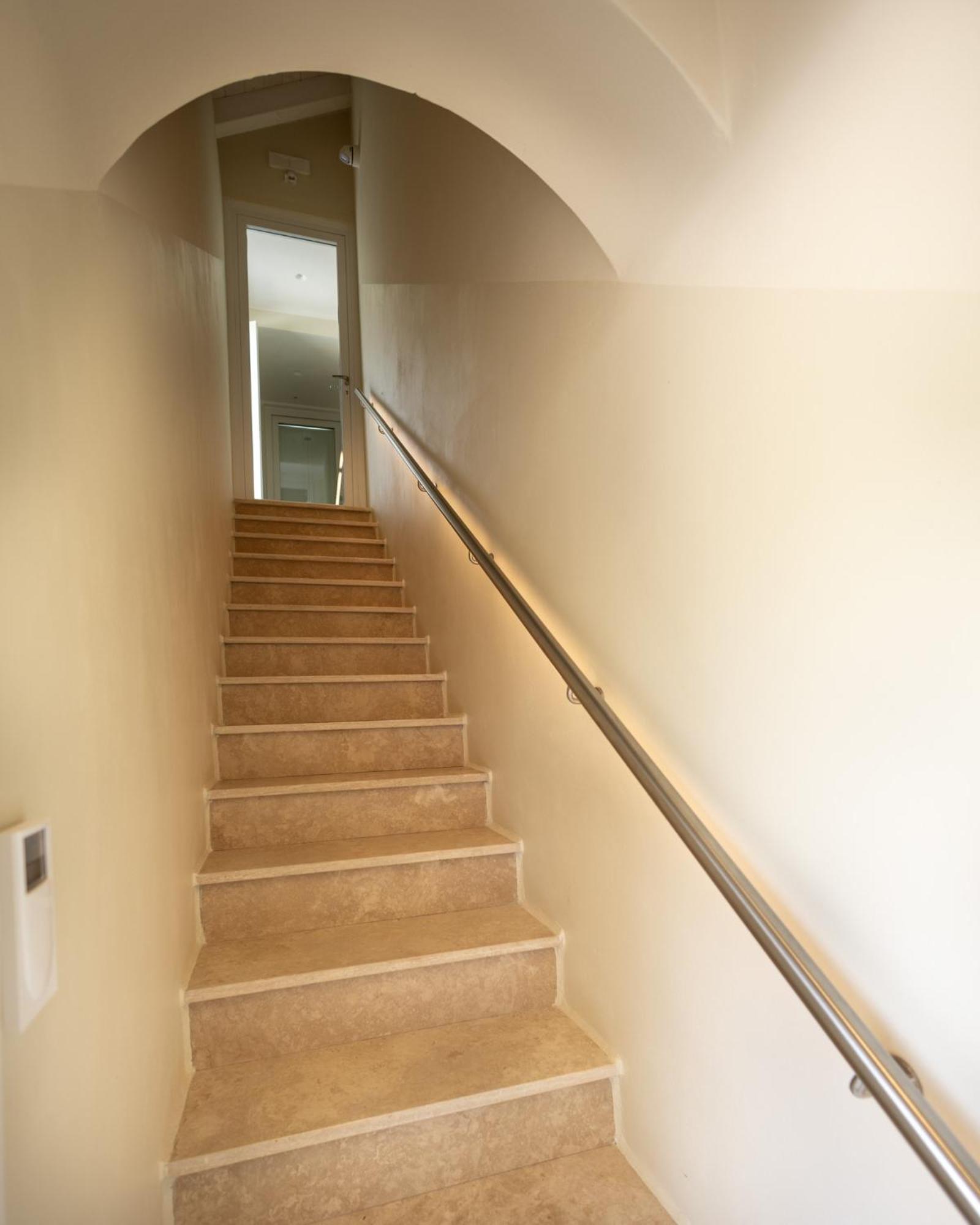 Deluxe King Suite photo 1