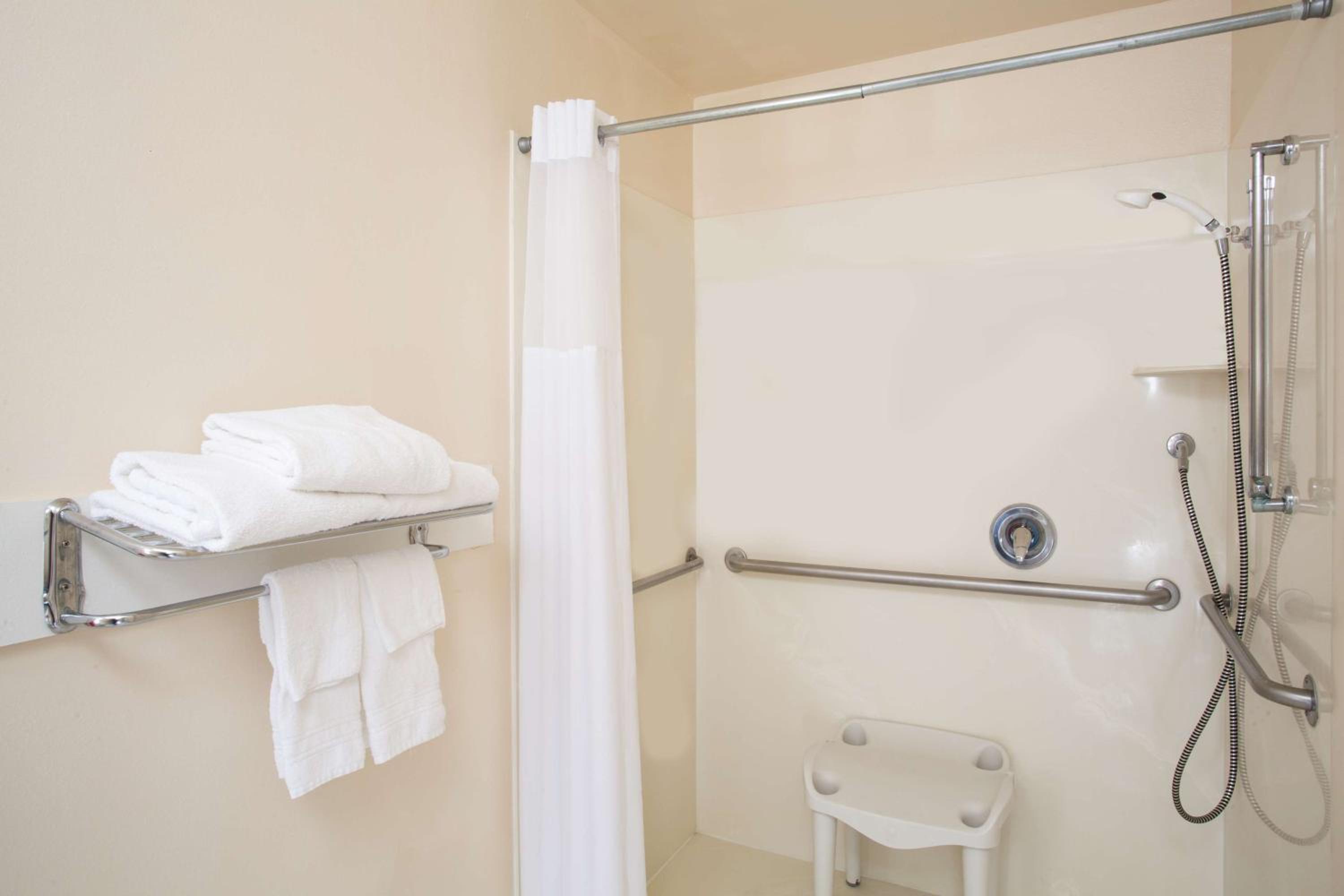 King Room - Disability Access - Non-Smoking