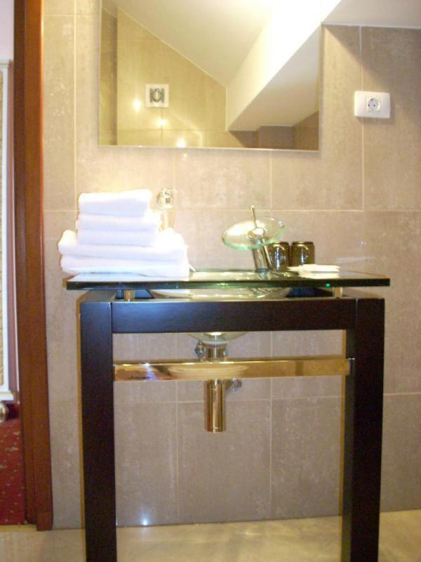 Double or Twin Room with Balcony - Photo 63