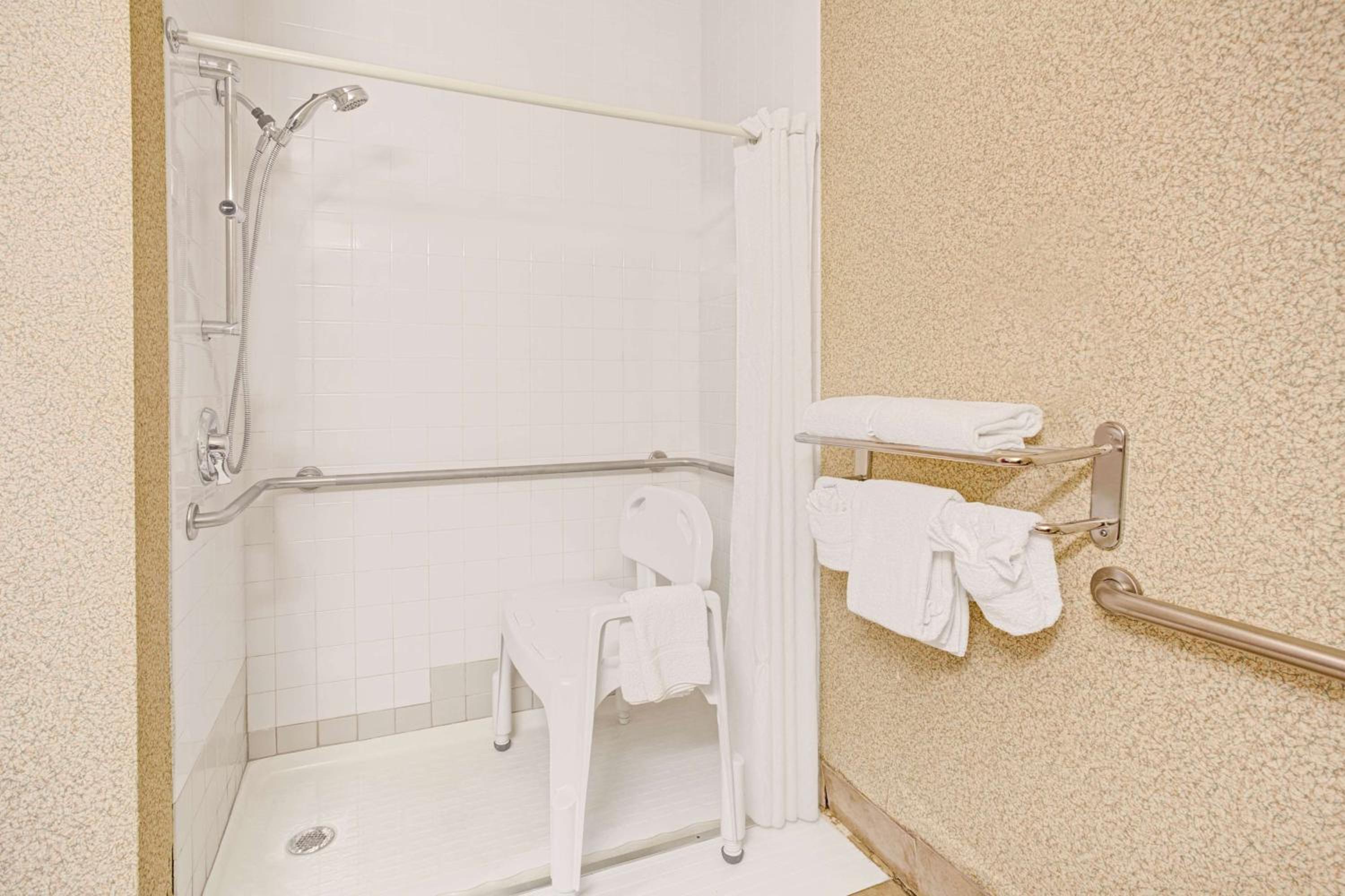 King Room - Disability Access/Non-Smoking - Photo 5