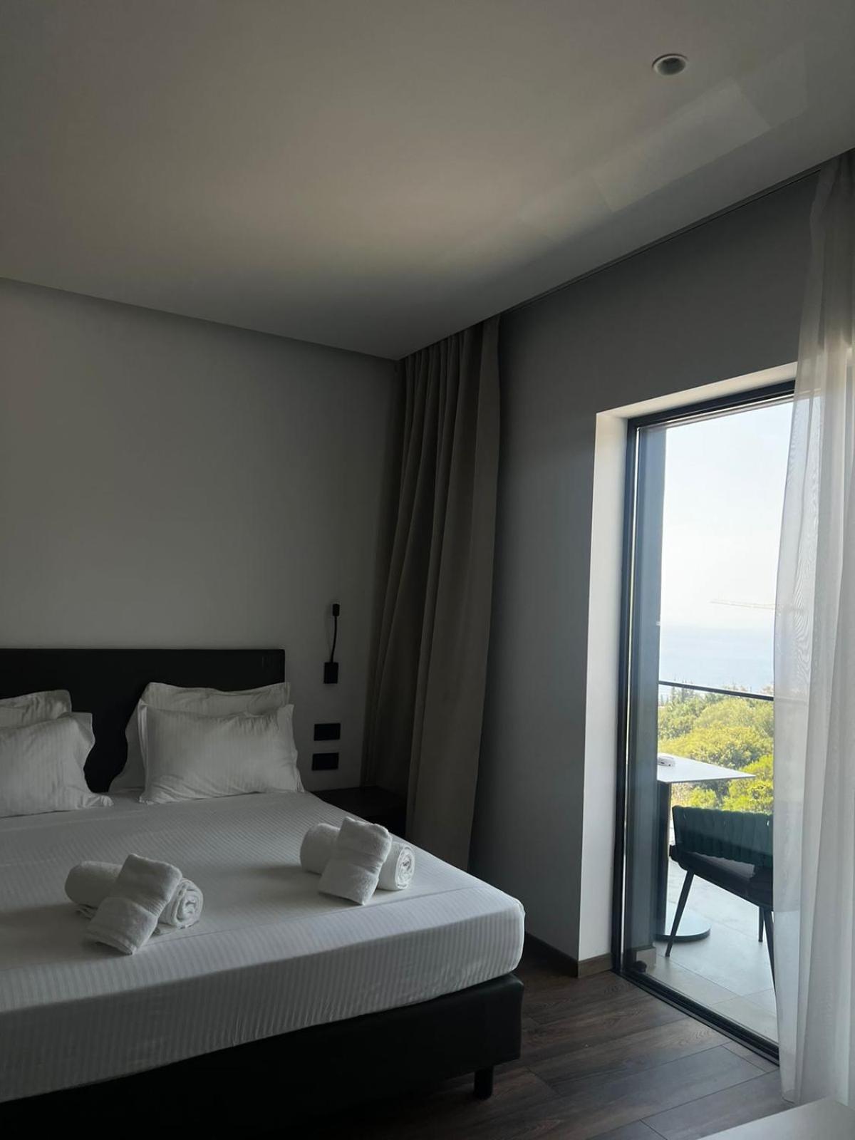 Deluxe Quadruple Room with Sea View