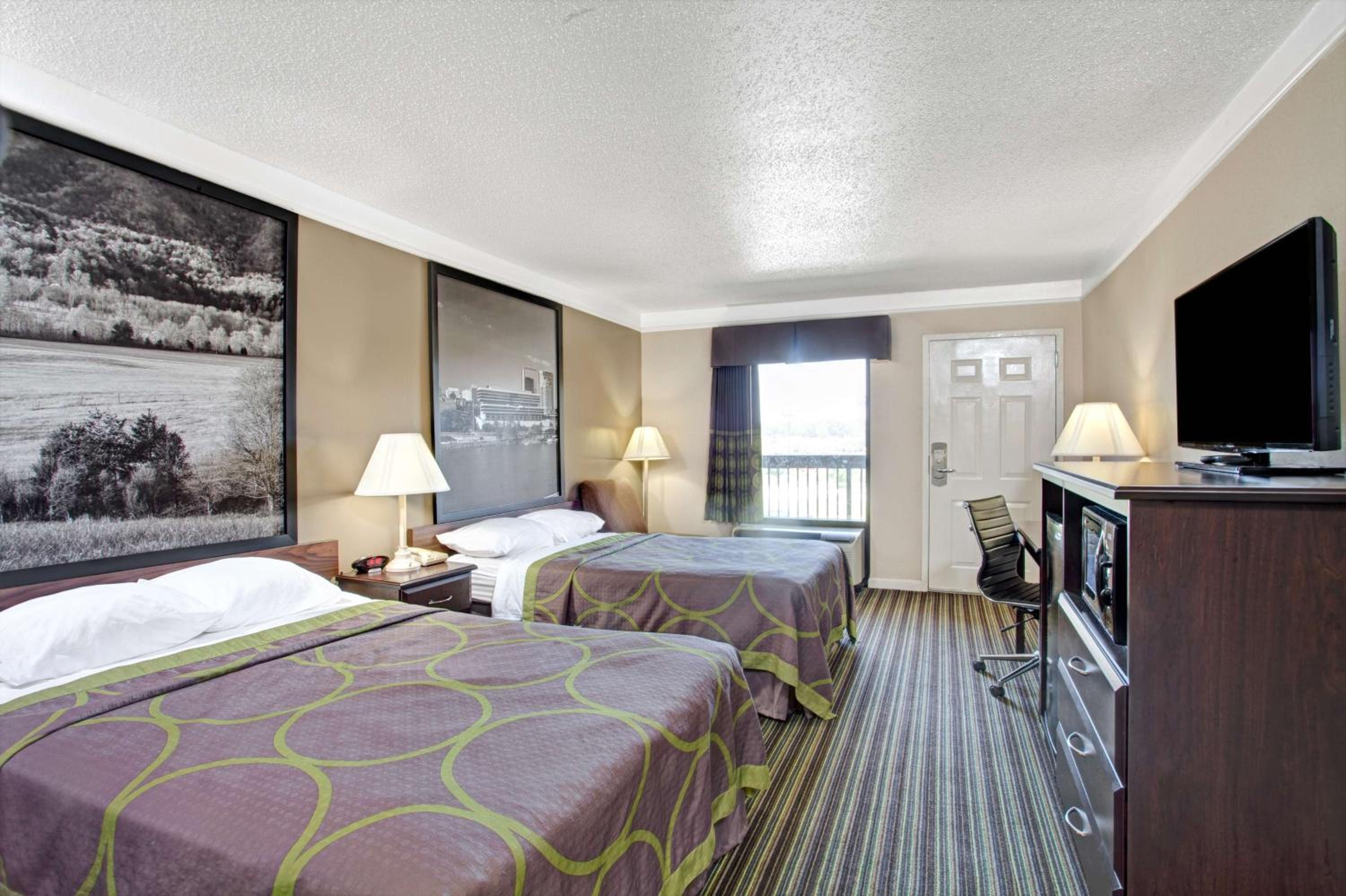 Double Room with Two Double Beds - Smoking - Photo 1