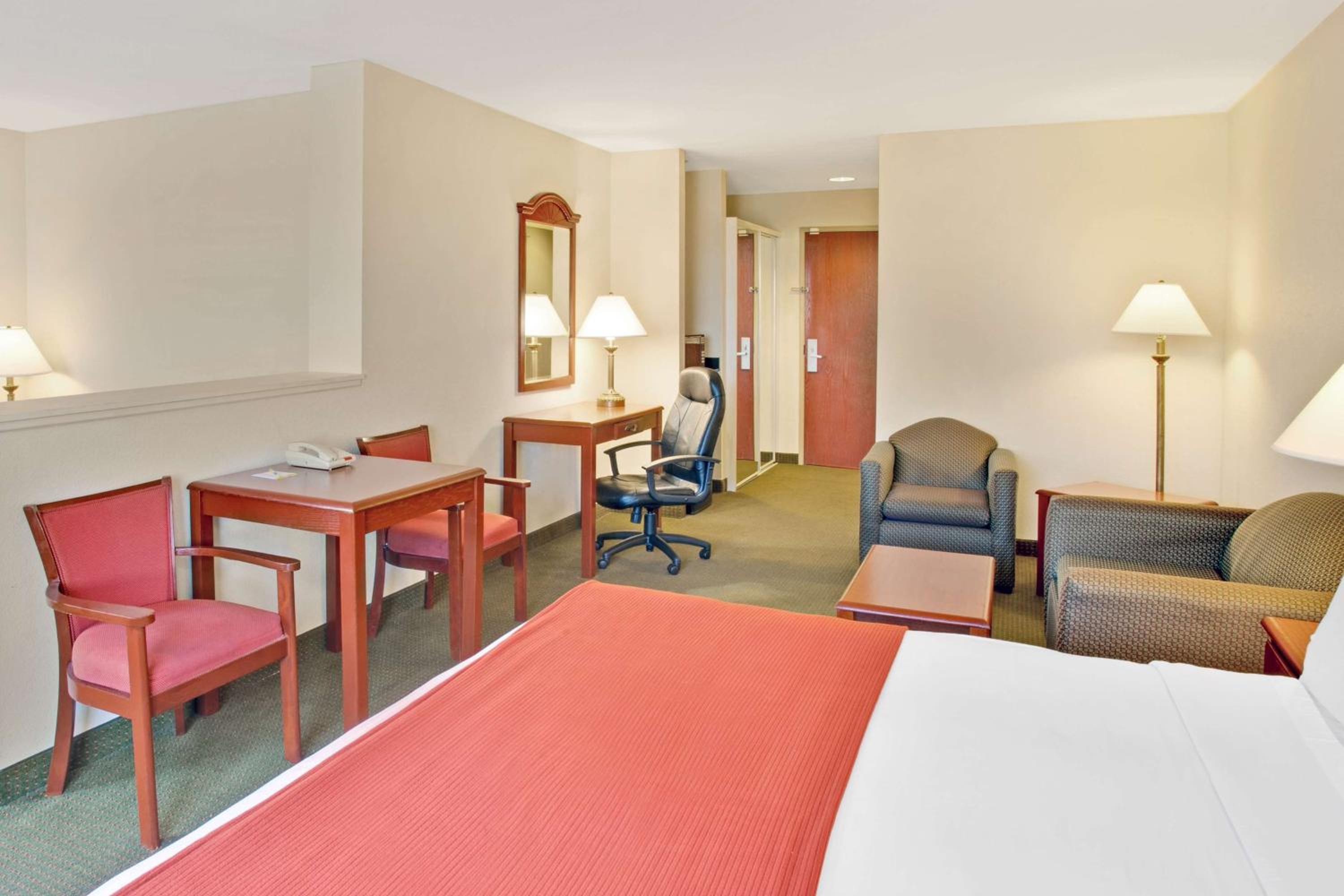 Superior King Studio Suite - Non-Smoking - Photo 2