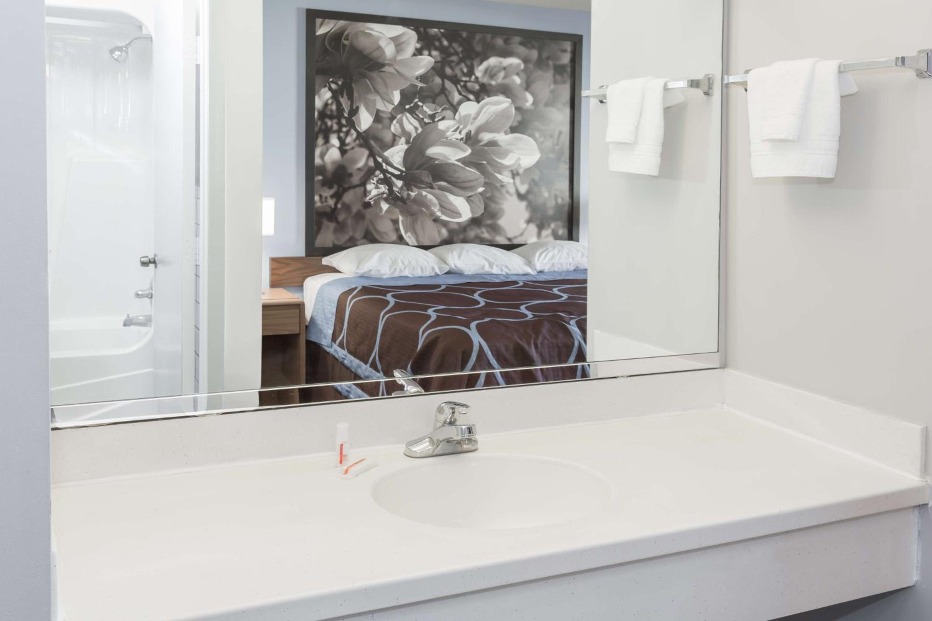  Double Room with Two Double Beds - Second Floor/Non-Smoking - Photo 2