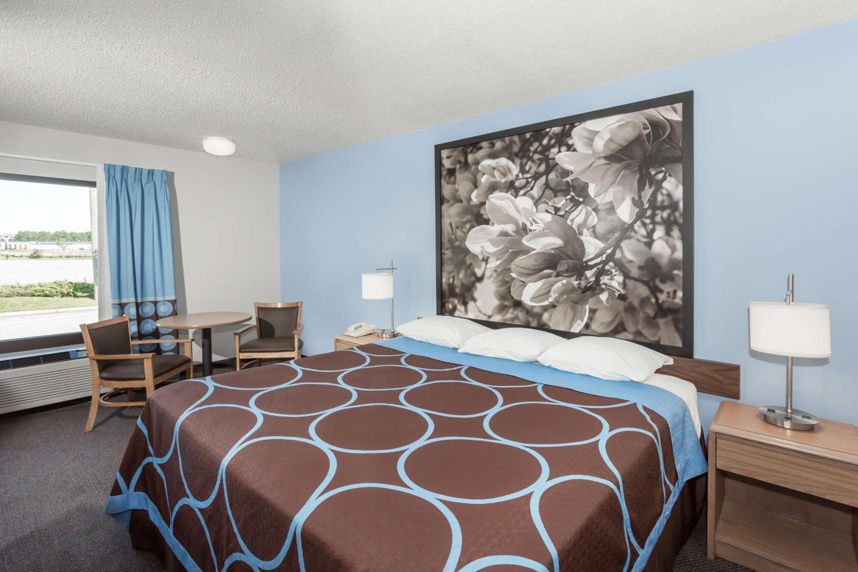King Room - First Floor - Non-Smoking - Photo 3