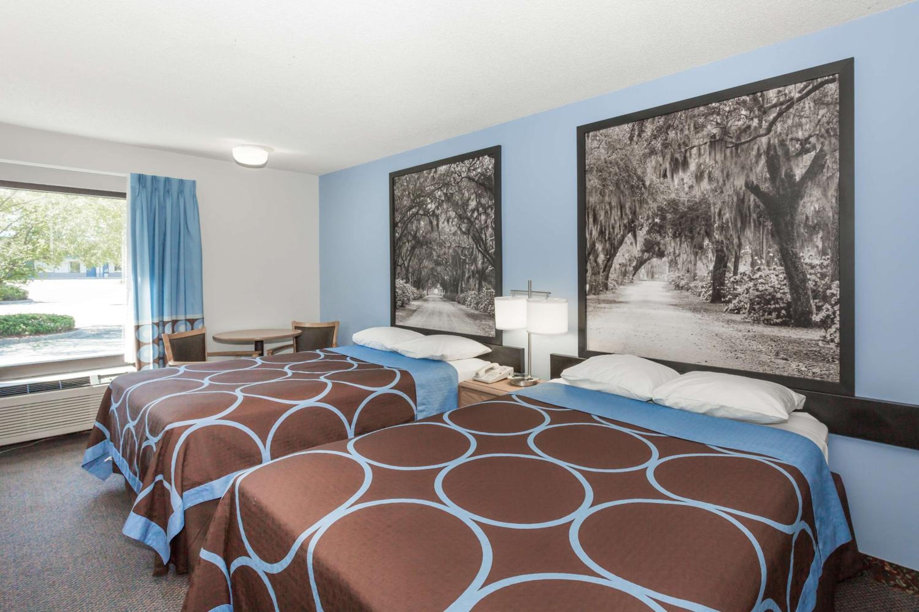 Business Double Room with Two Double Beds - Secnd Floor/Non-Smoking - Photo 2