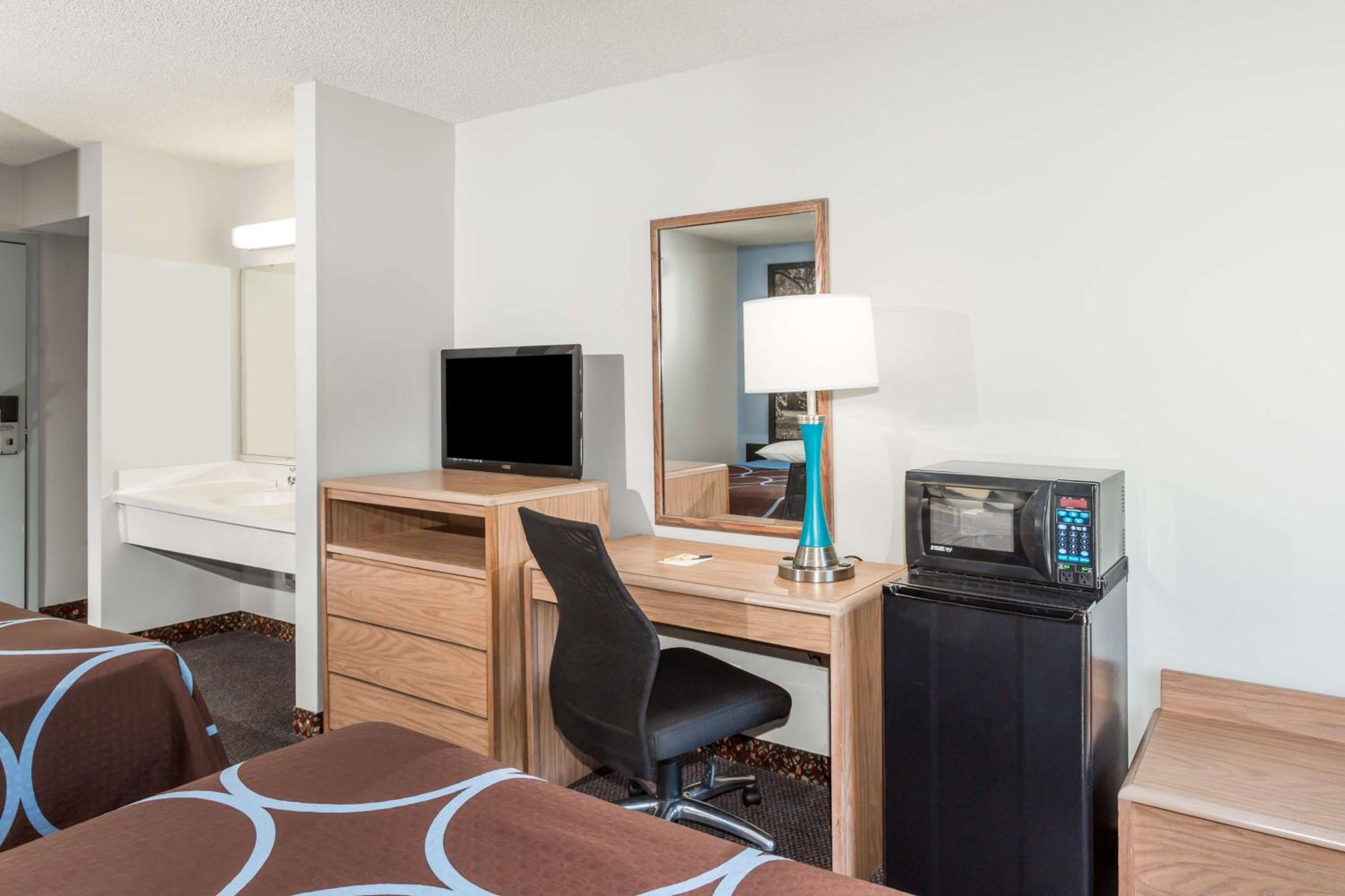  Double Room with Two Double Beds - Second Floor/Non-Smoking - Photo 3