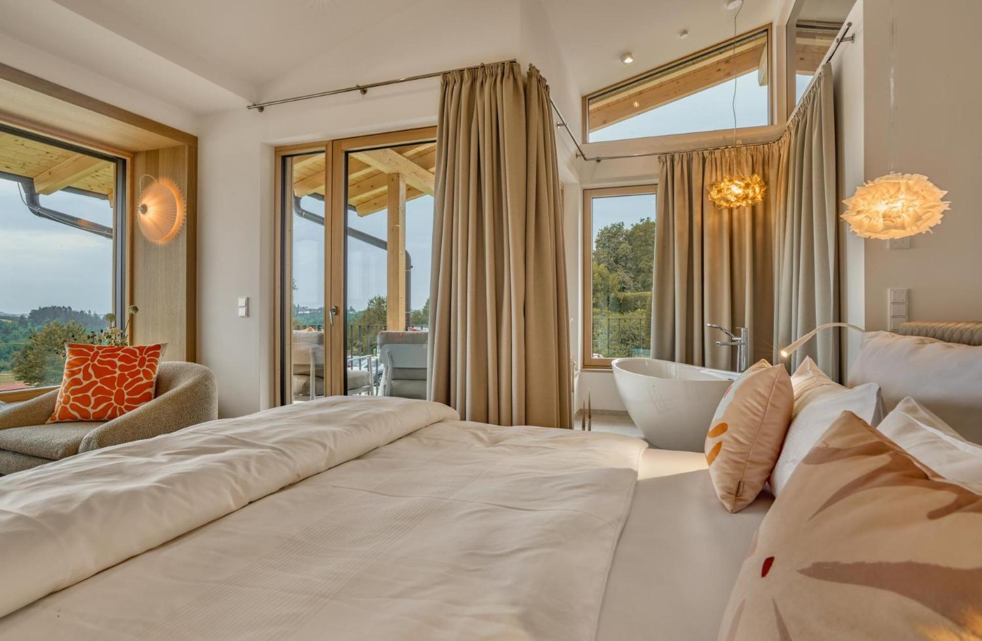 Deluxe Double Room with Bath photo 2