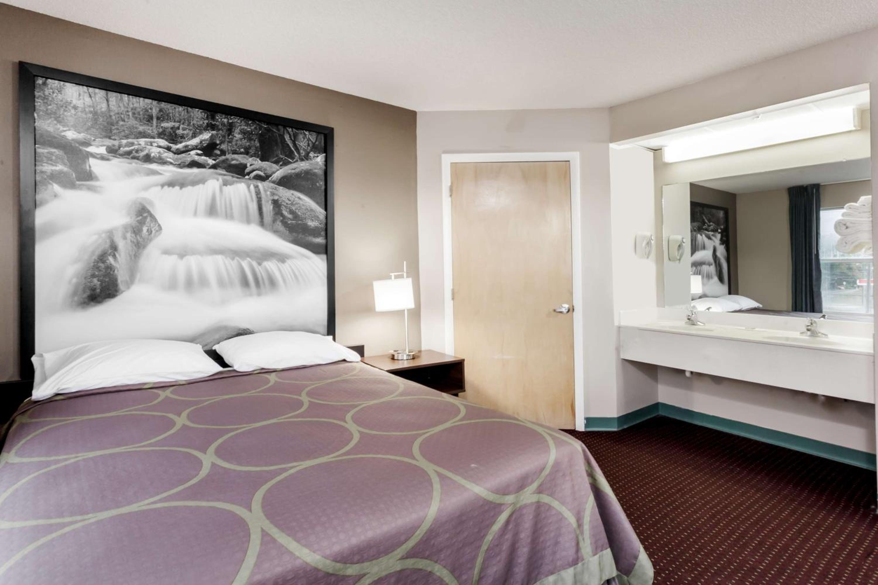 2 Queen Beds, Two-Bedroom Suite, Non-Smoking - Photo 1