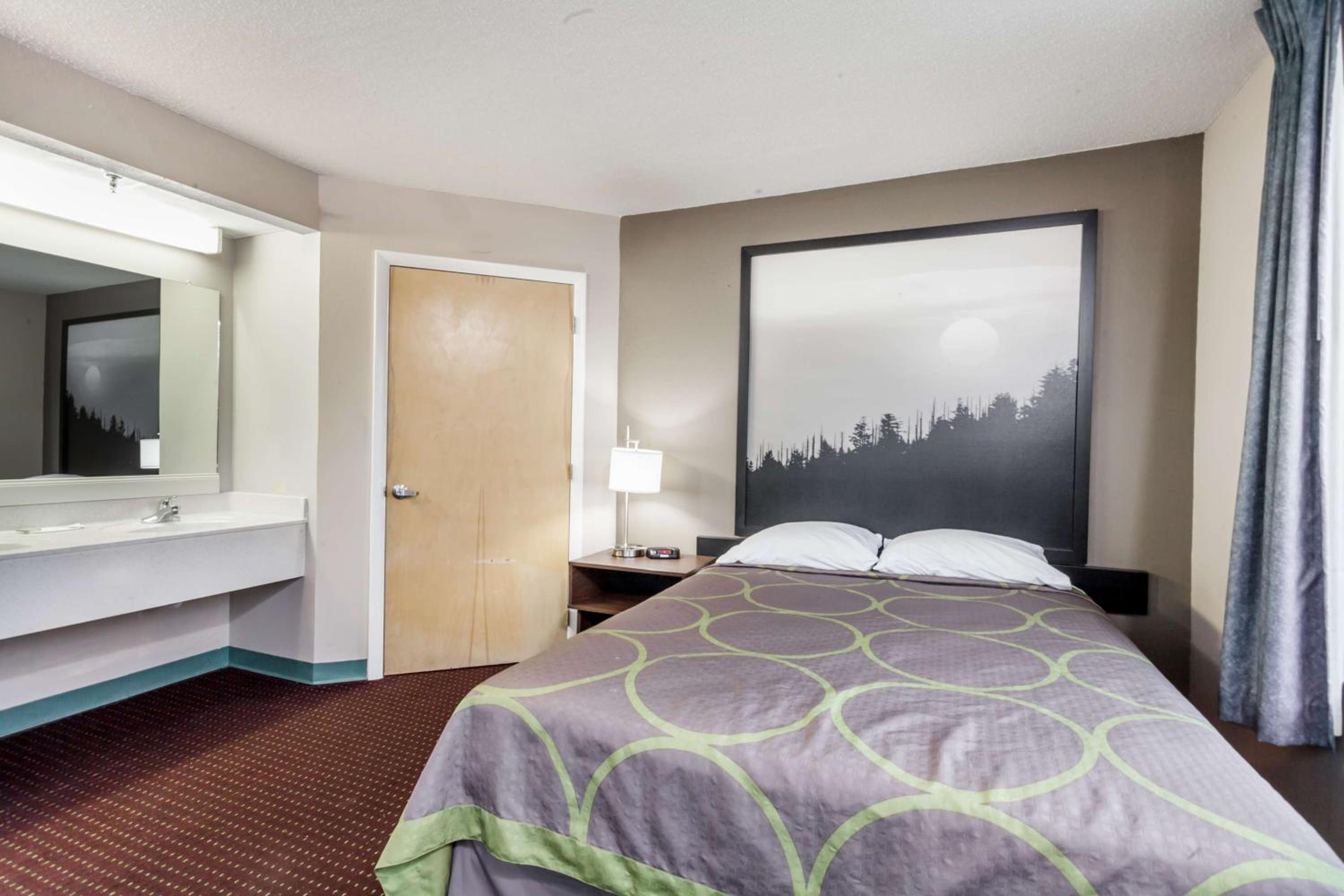 2 Queen Beds, Two-Bedroom Suite, Non-Smoking - Photo 2