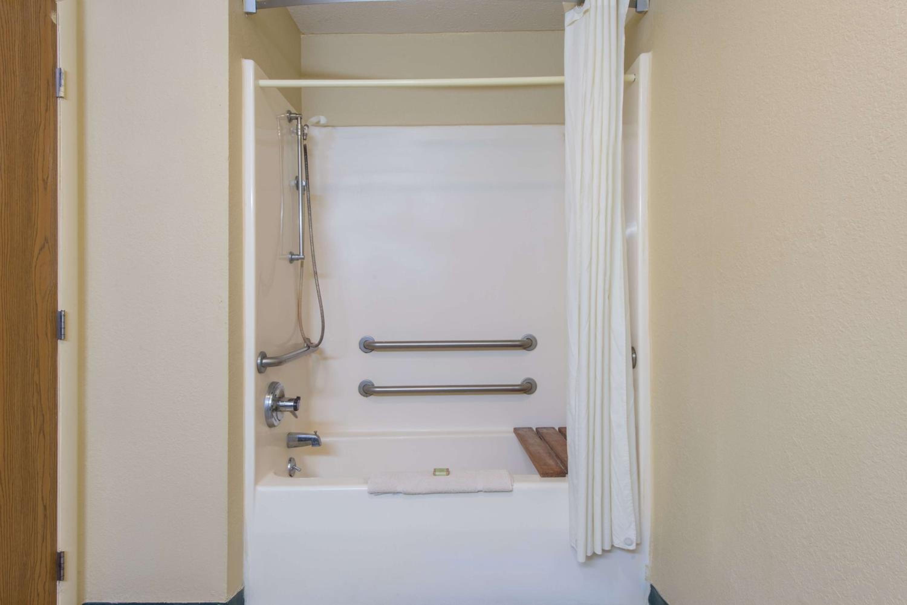 Double Room with Two Double Beds - Mobility Access/Non-Smoking - Photo 2
