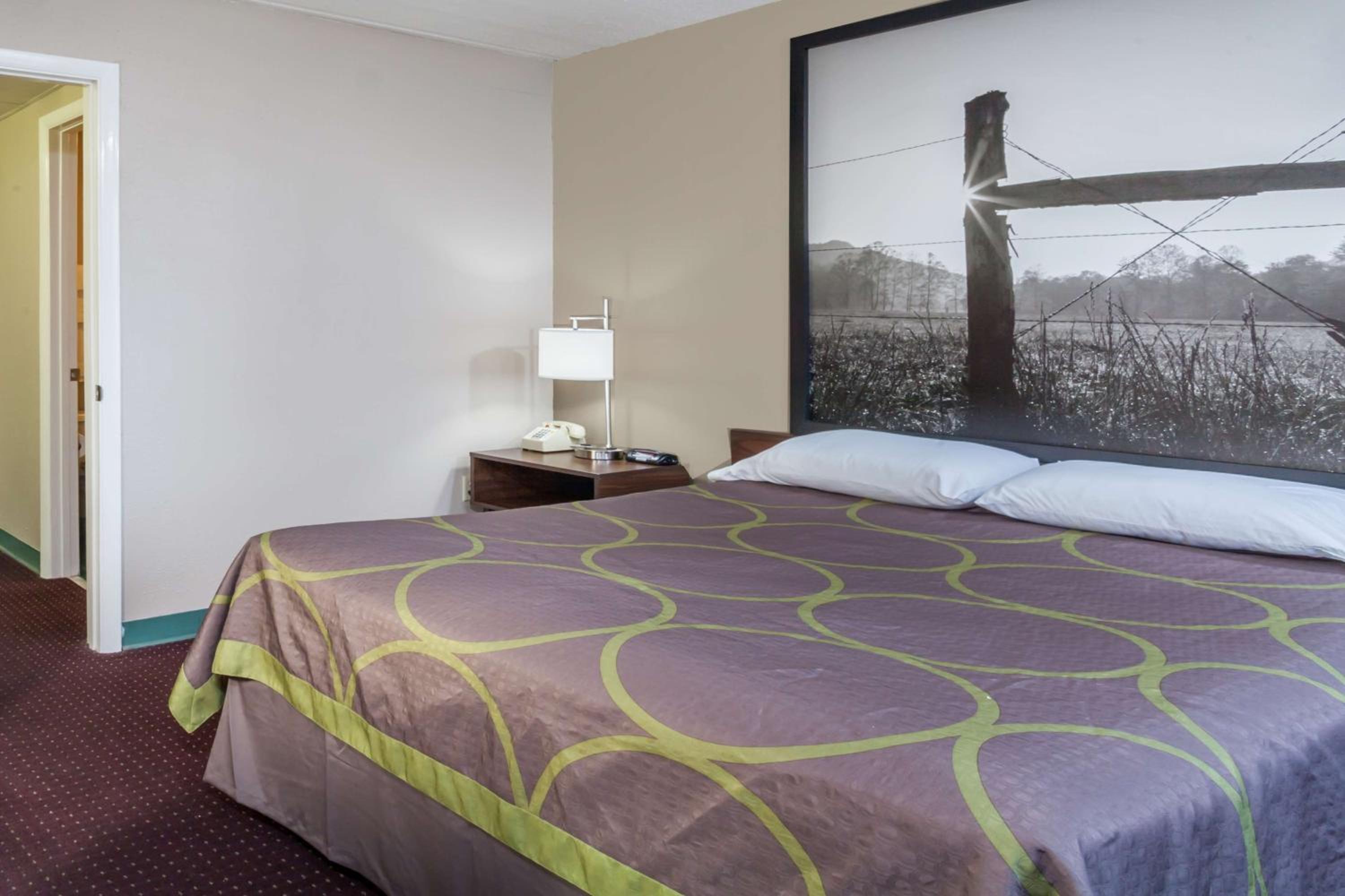 King Room - Non-Smoking - Photo 5