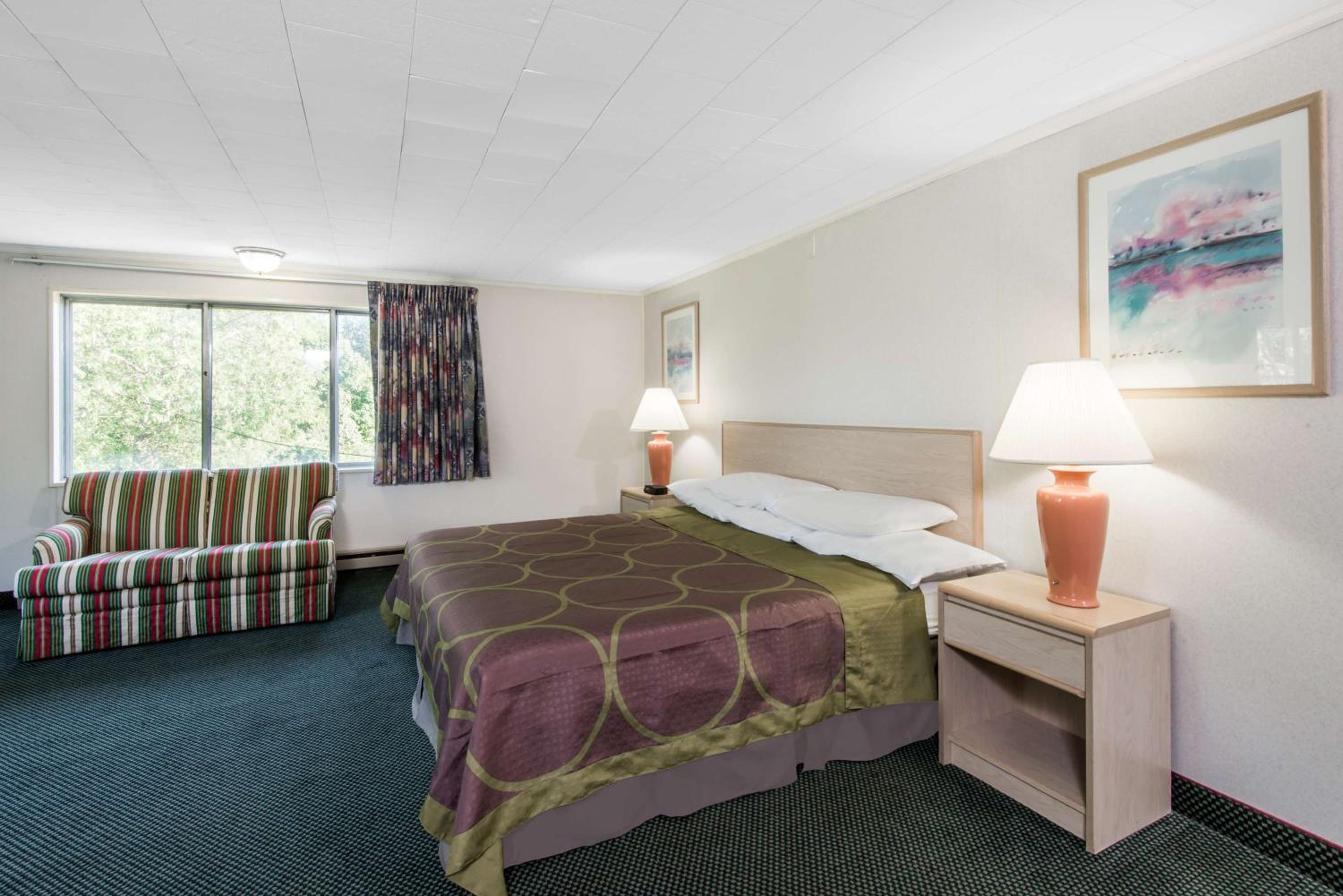 Deluxe King Room - Non-Smoking photo 1