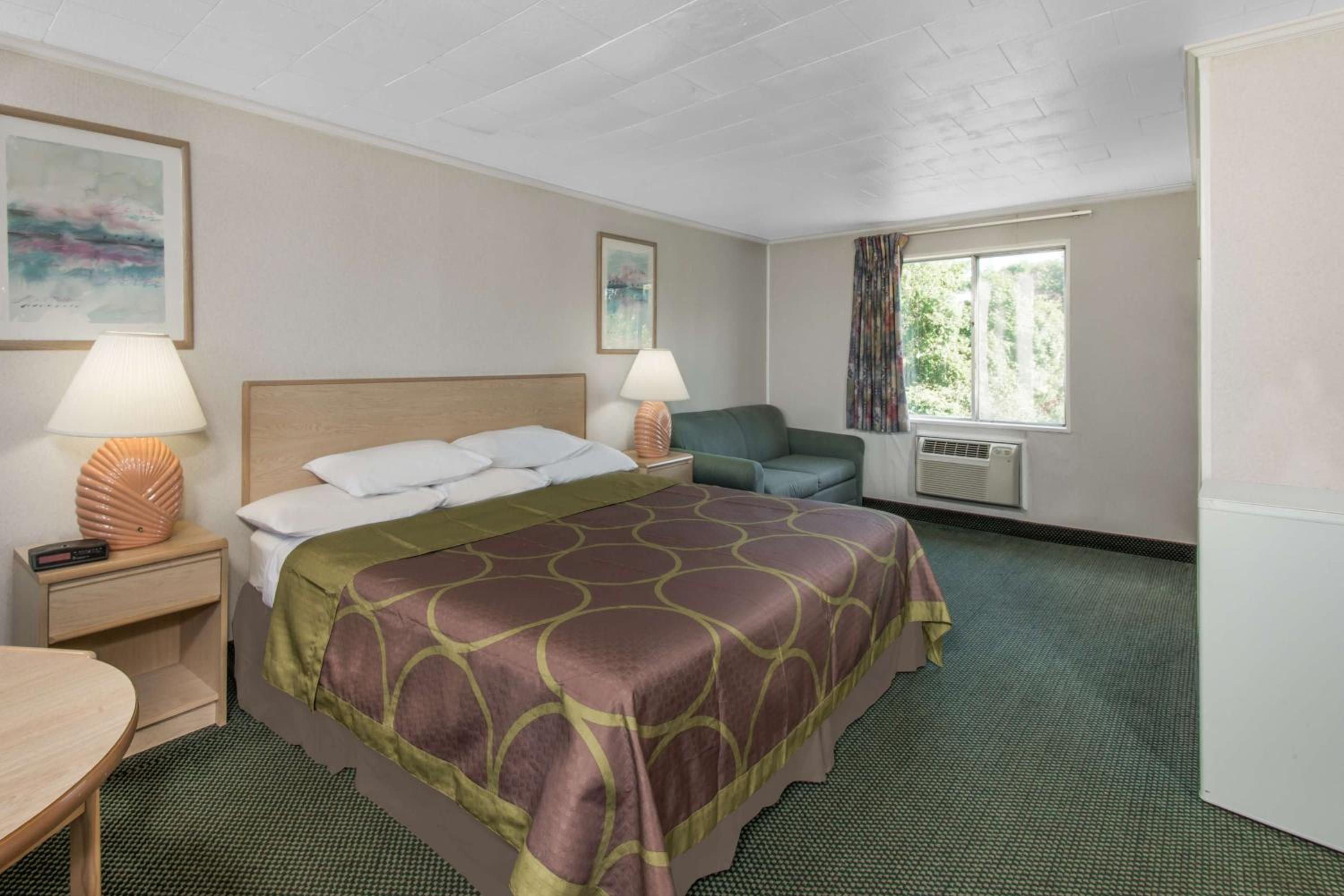 King Room - Non-Smoking photo 3