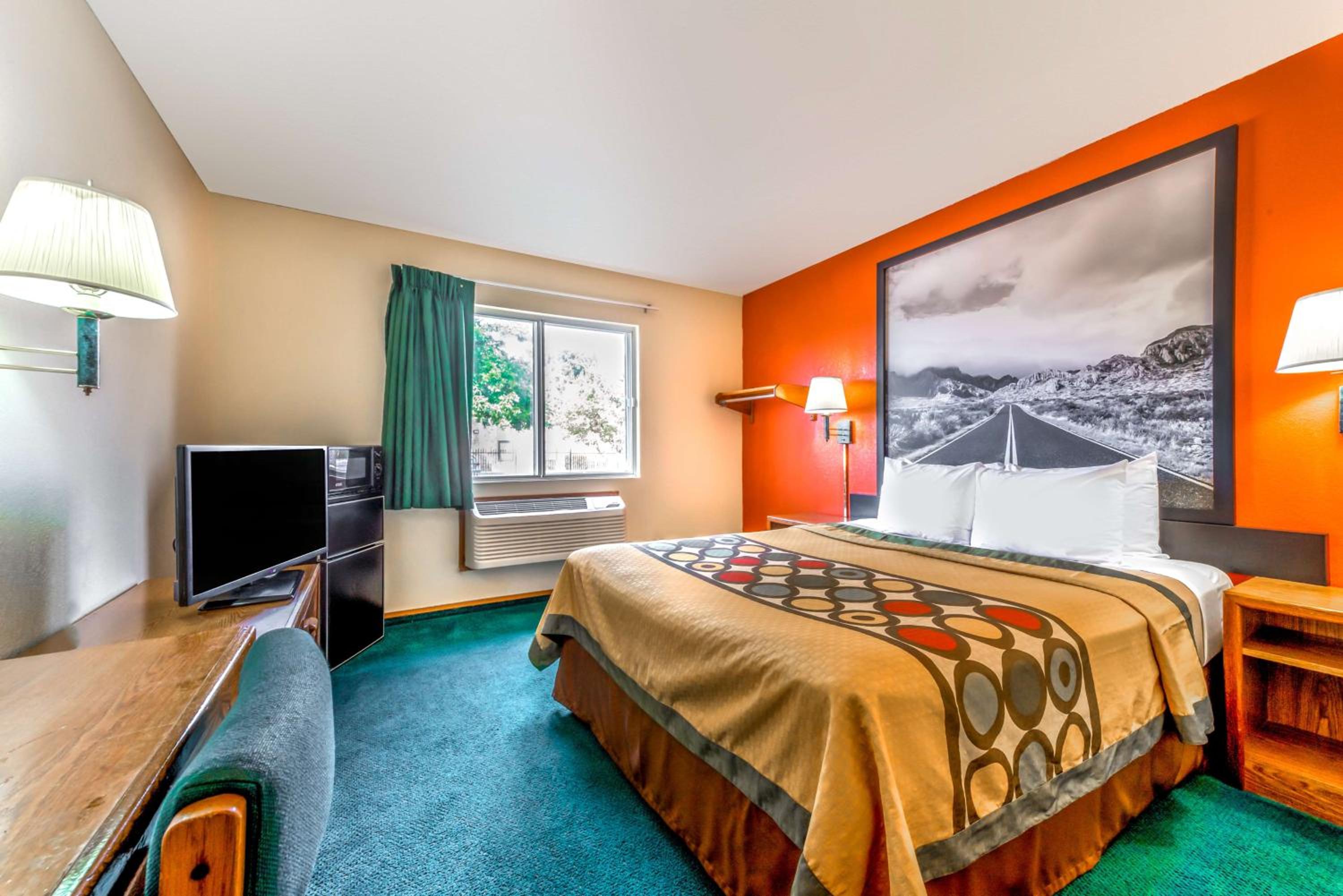 King Room - Non-Smoking - Photo 2