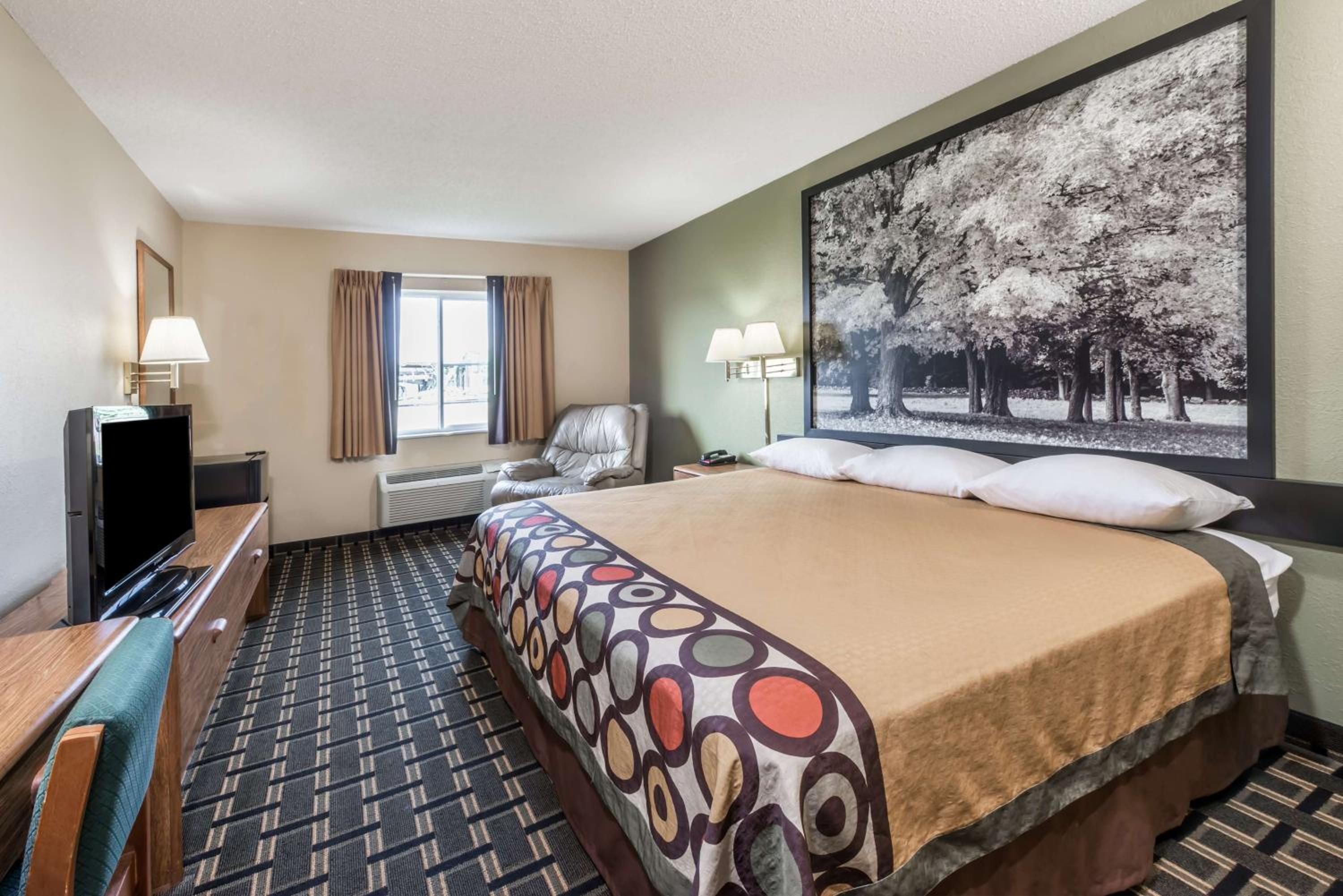 King Room - Non-Smoking - Photo 2