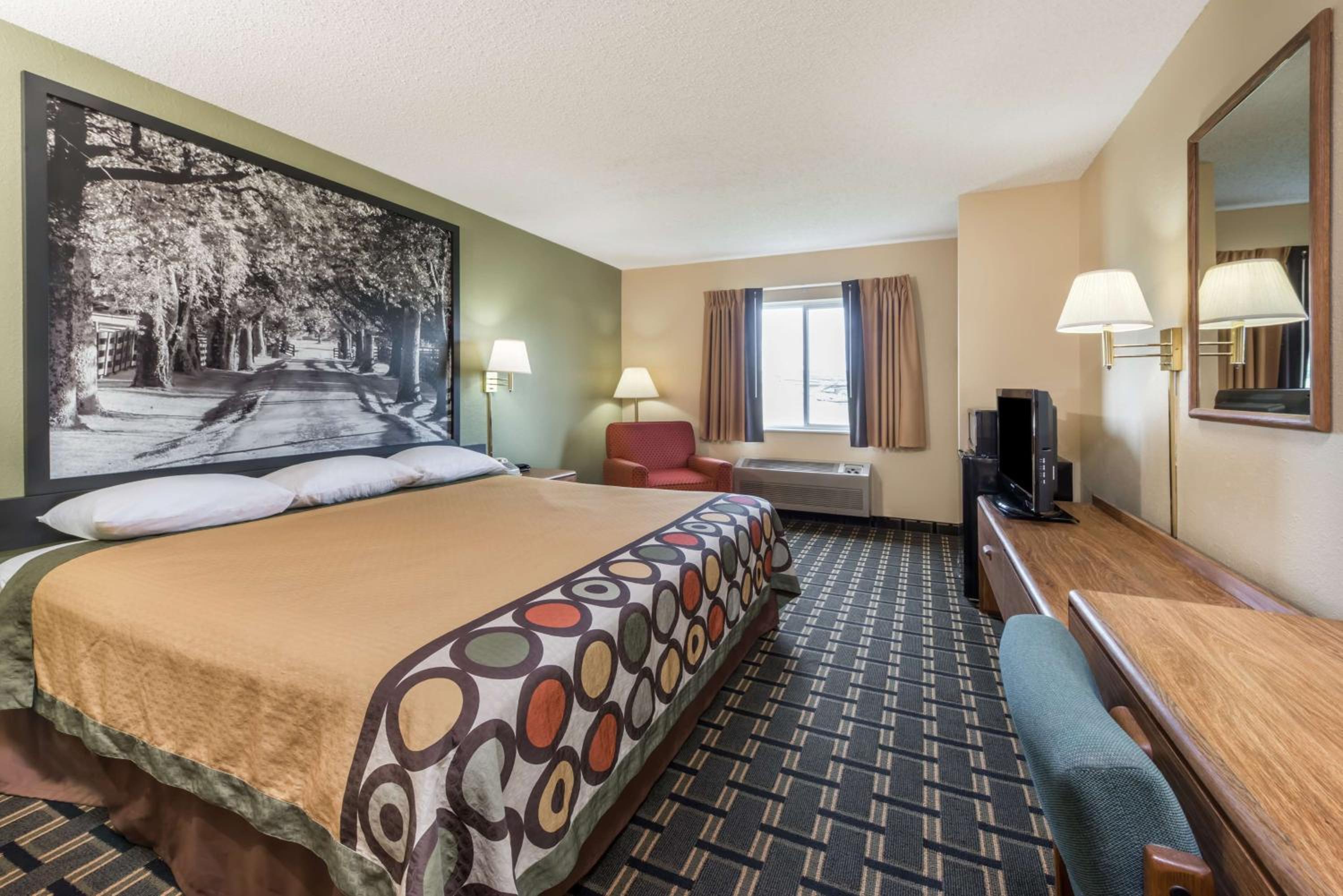 King Room - Non-Smoking - Photo 3