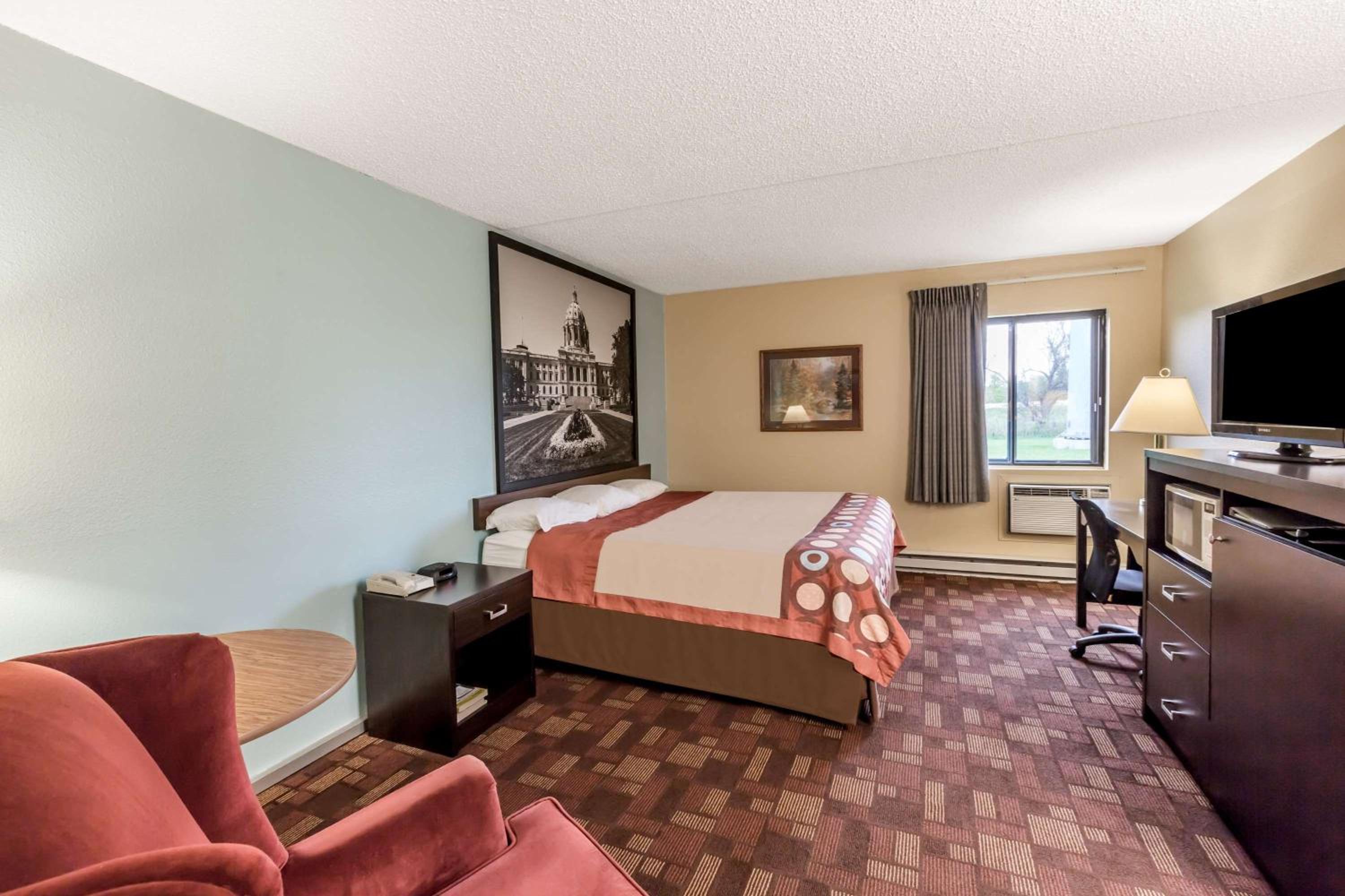 King Room - Non-Smoking - Photo 1