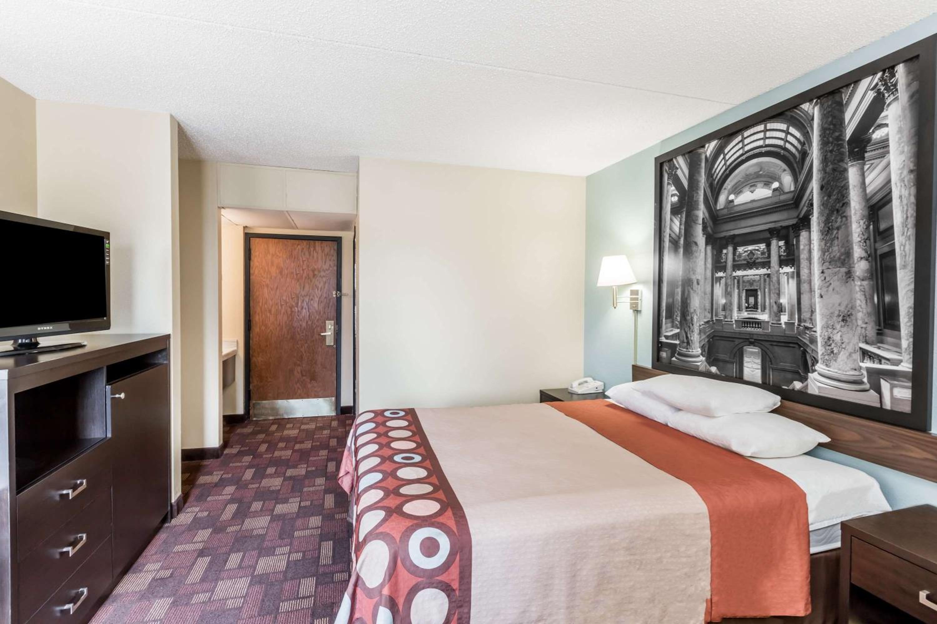 Queen Room - Mobility Access/Non-Smoking - Photo 3